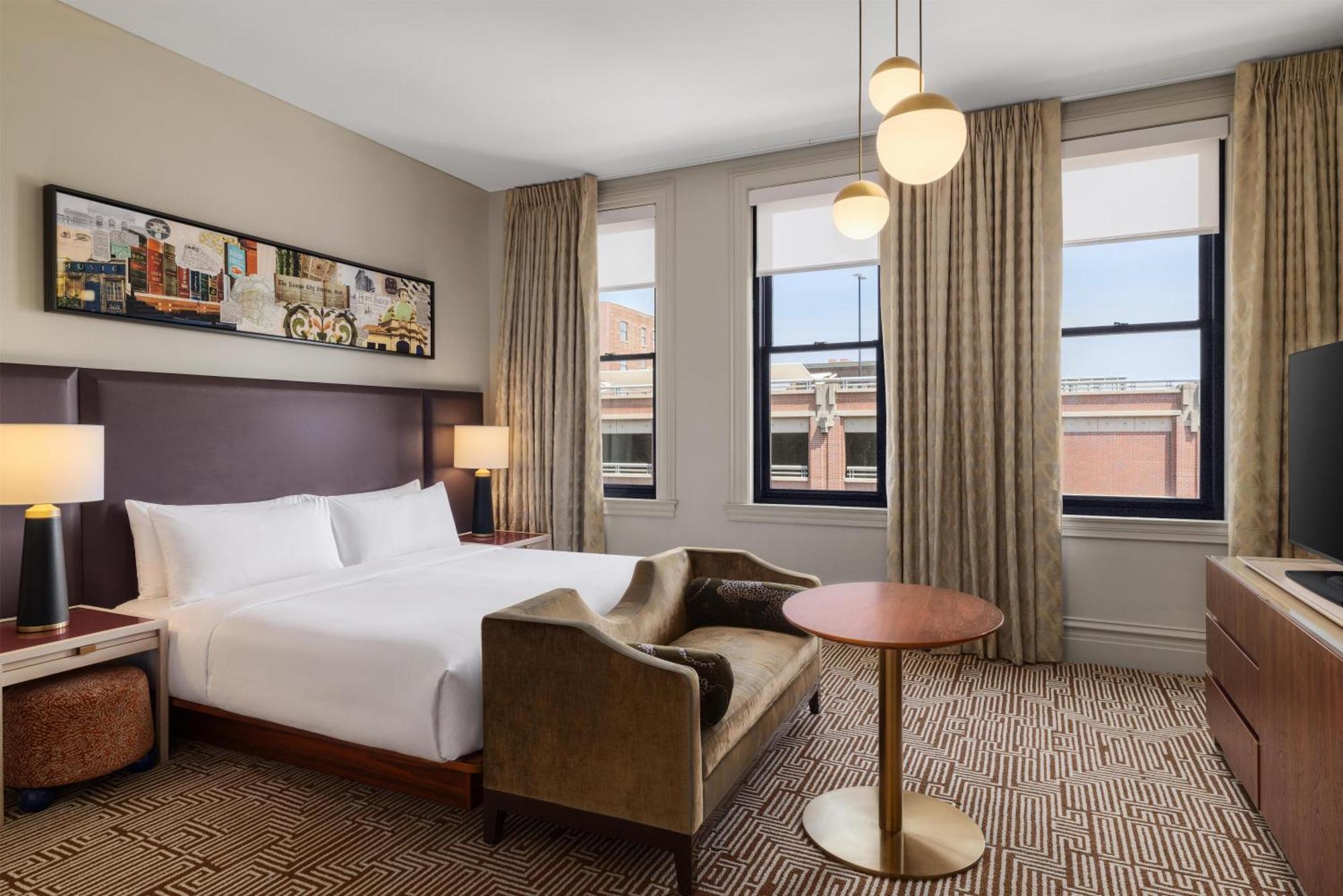 Deluxe King Room City View