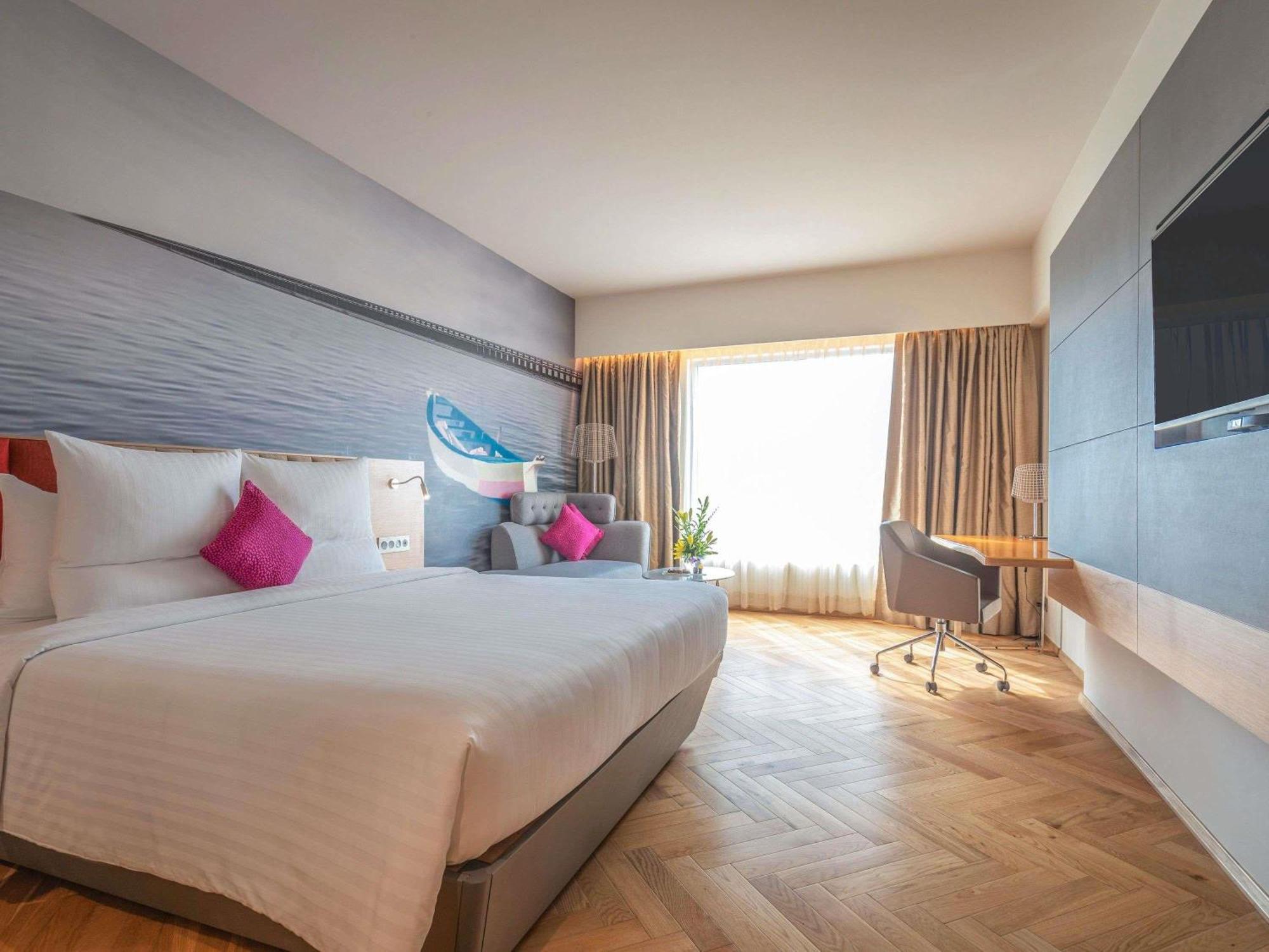 Superior Room Queen Bed