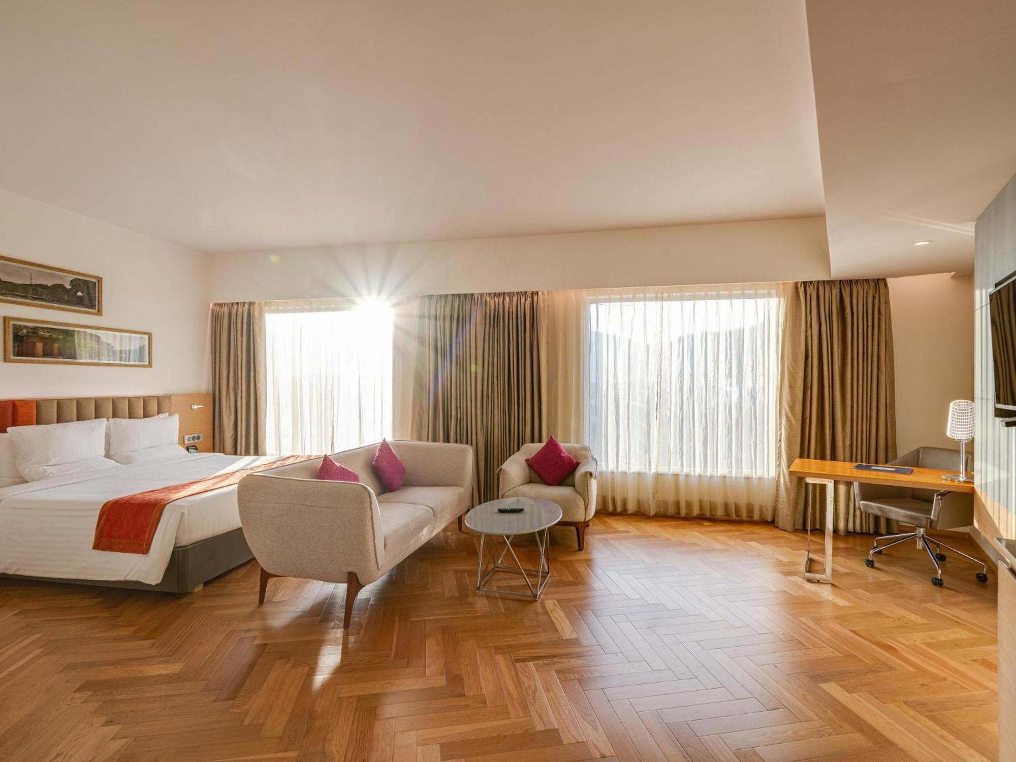 Premier Room Queen Bed