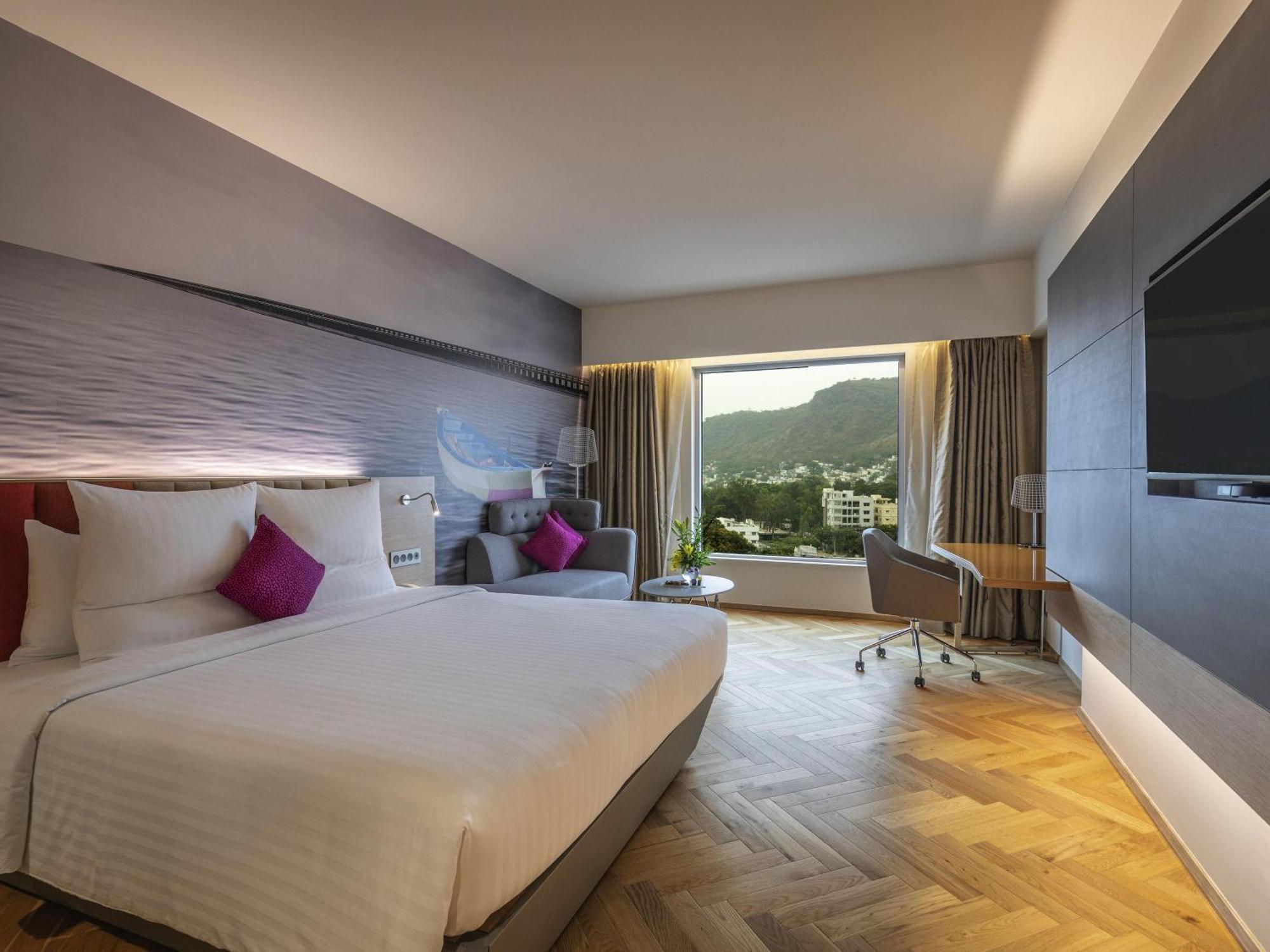 Superior Room Queen Bed