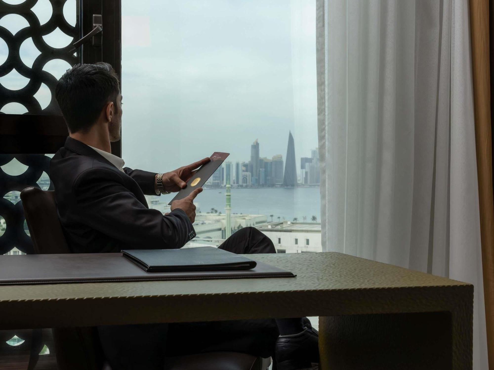 Superior King Room Corniche View
