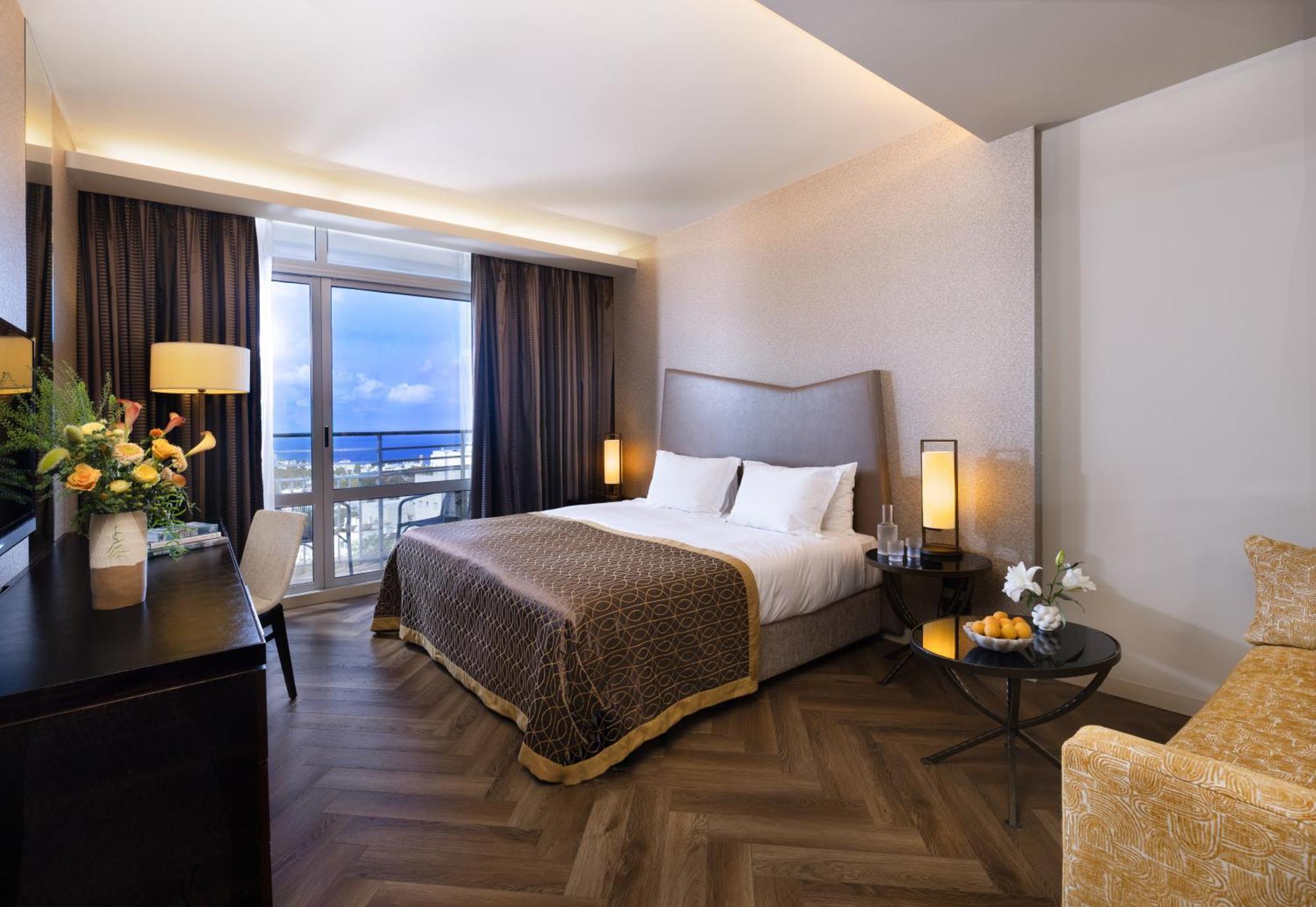 Deluxe Carmel & Sea View Room