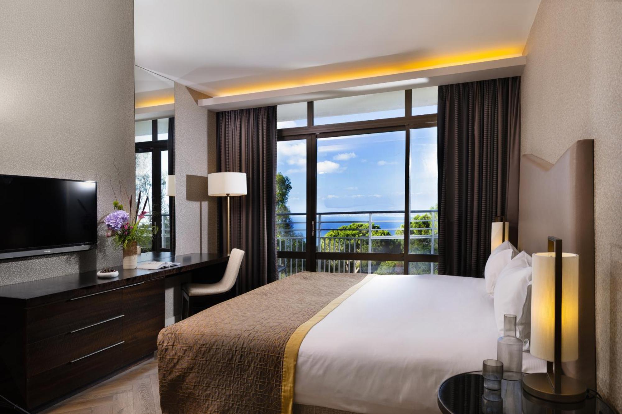 Deluxe Bay View