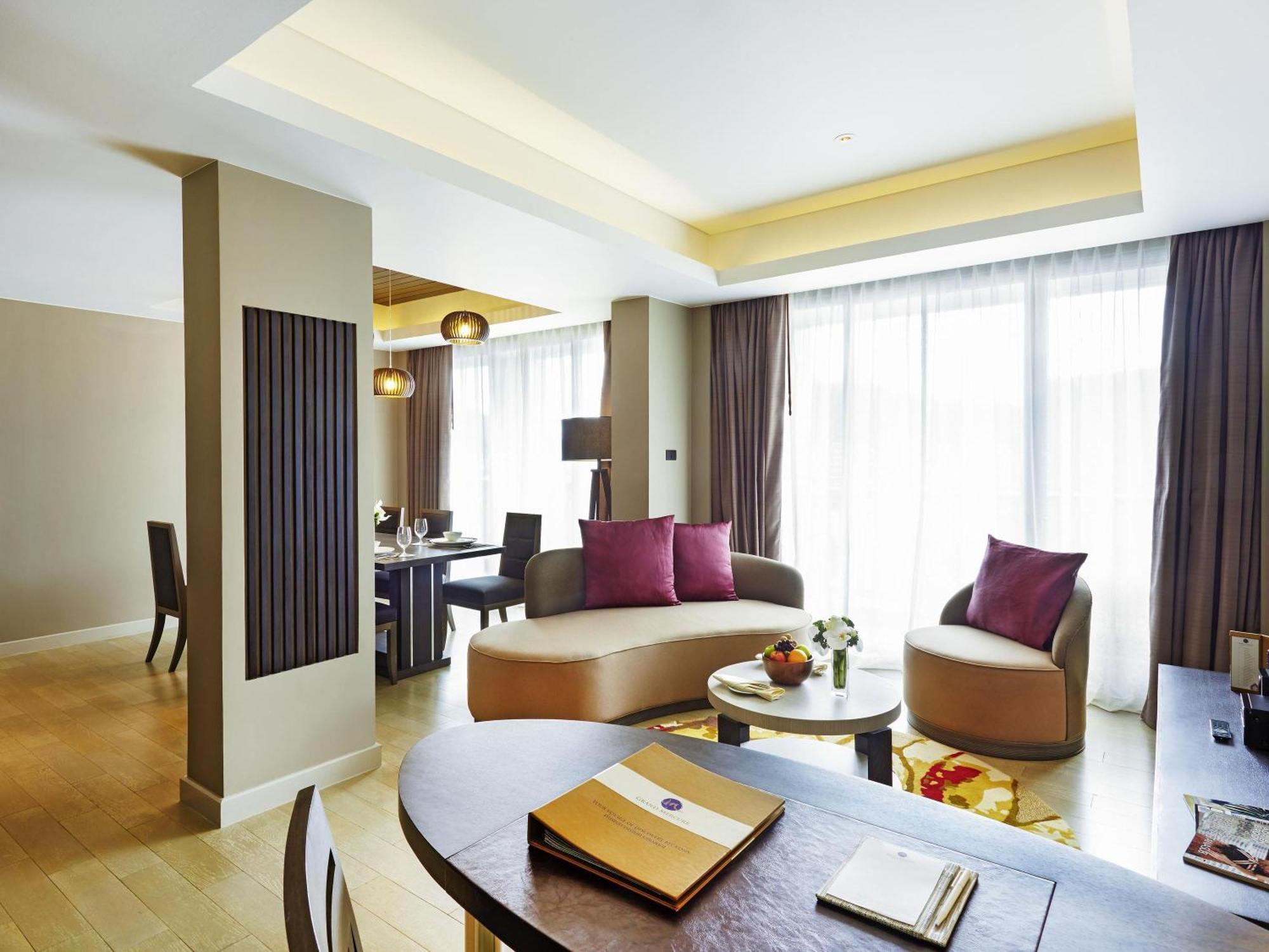 Deluxe King Suite
