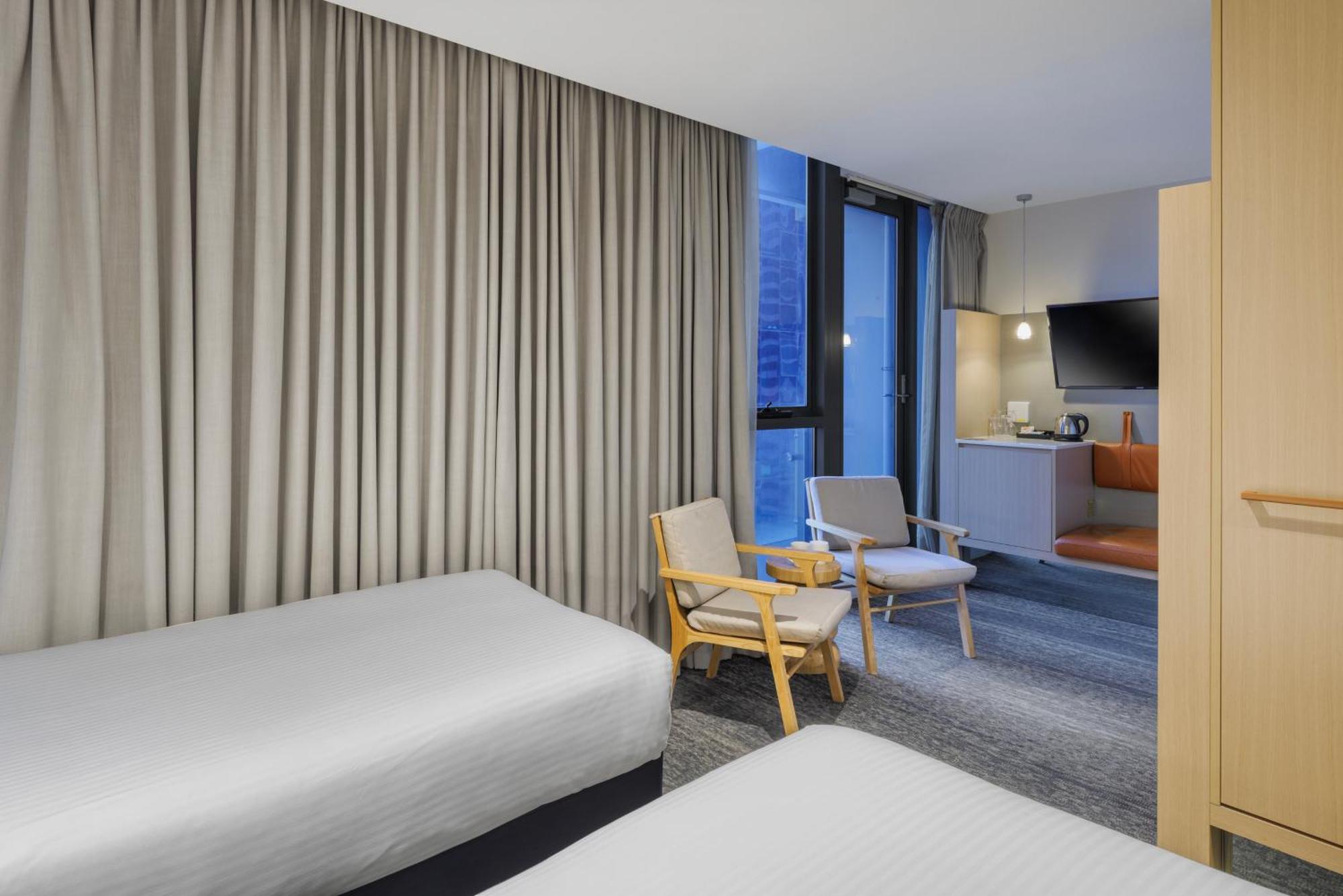 Brady Twin Room