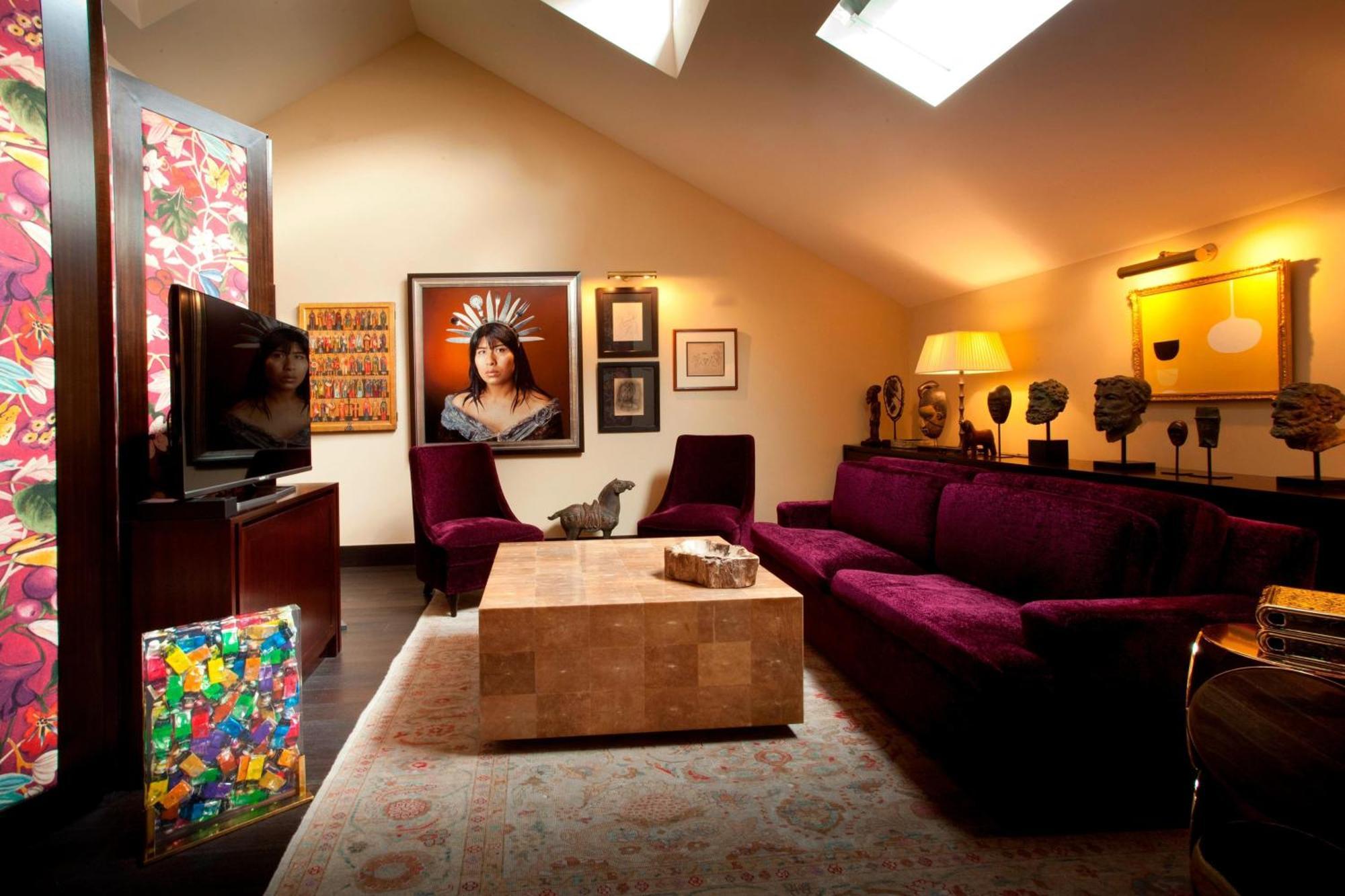 Vagabond Club Suite 1 King & 1 Sofa Bed Top Floor Club Lounge Access Complimentary Cocktails & Snacks