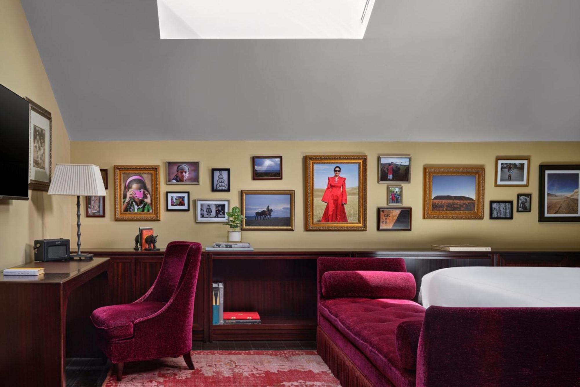 Junior Club Suite 1 King Top Floor Club Lounge Access Complimentary Cocktails & Snacks