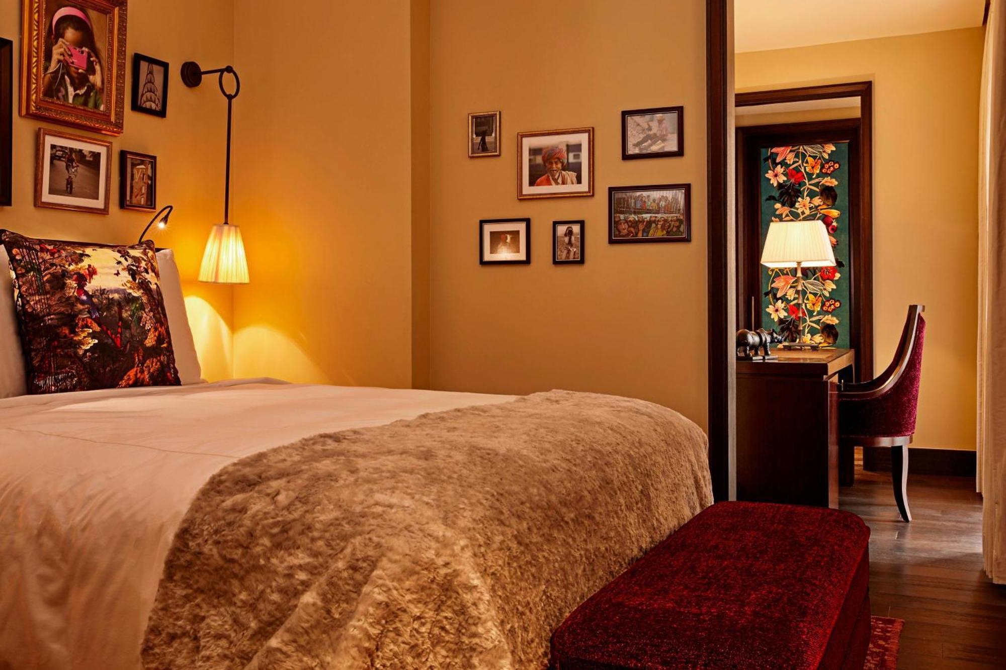 Deluxe Executive Guest Room 1 King Club Lounge Access Complimentary Cocktails & Snacks