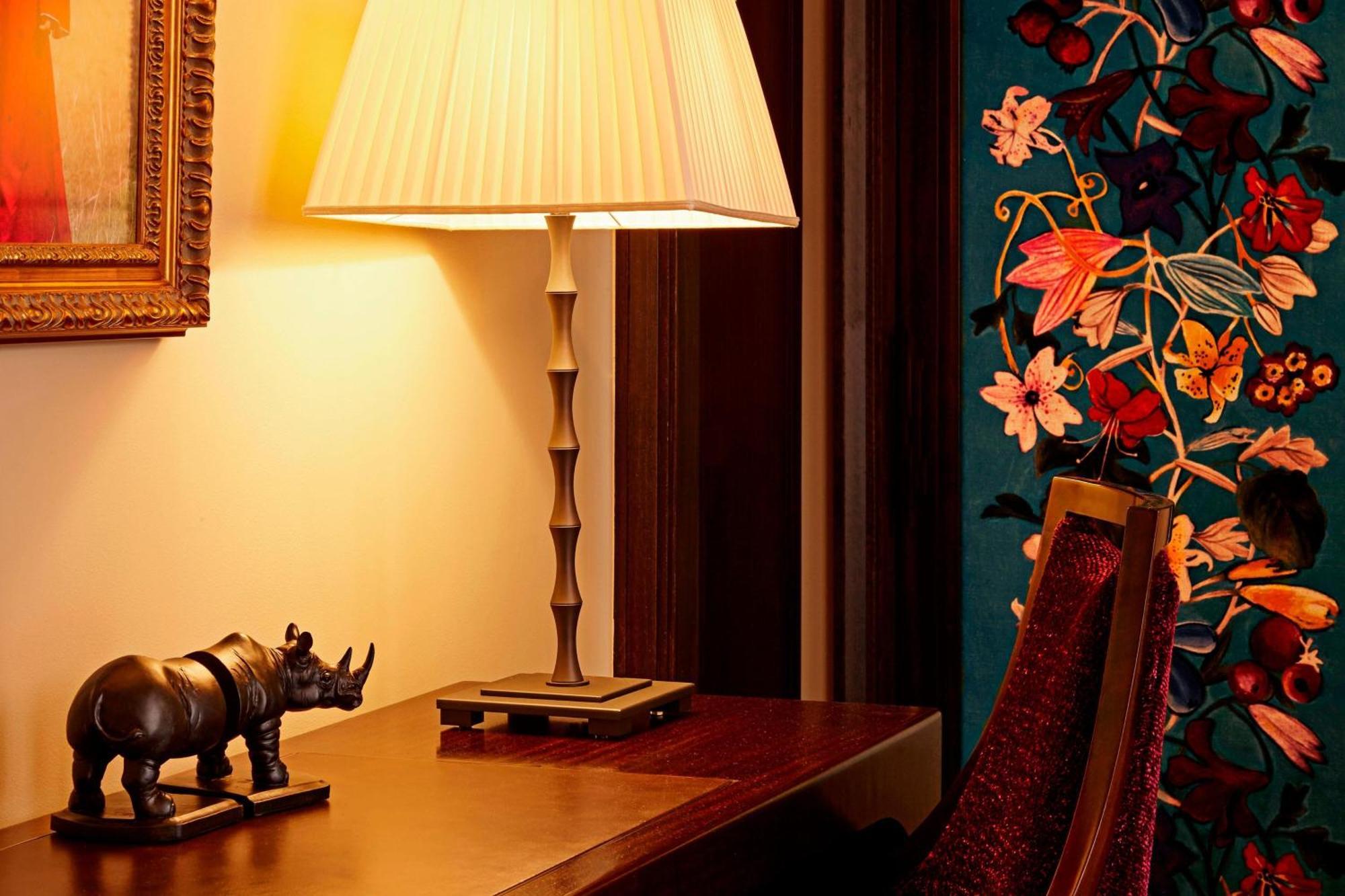 Deluxe Executive Guest Room 1 King Club Lounge Access Complimentary Cocktails & Snacks