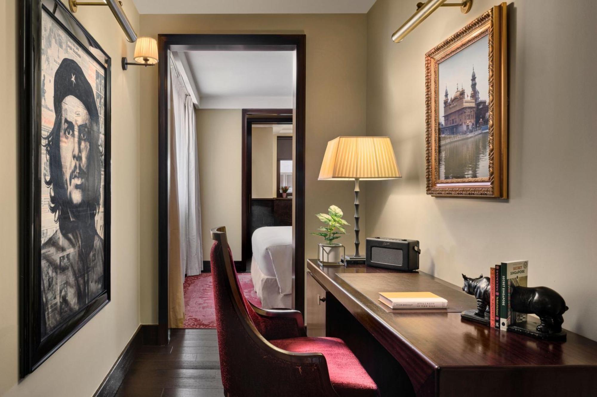 Deluxe Executive Guest Room 1 King Club Lounge Access Complimentary Cocktails & Snacks