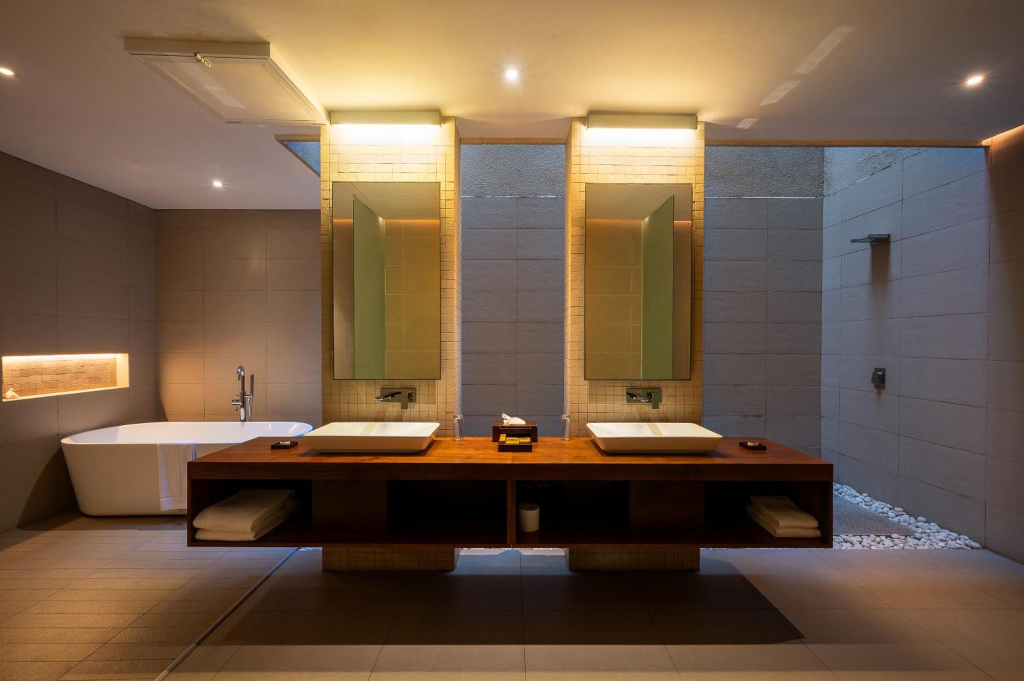 Plunge Pool Suite Complimentary sundowner cocktail from 530 pm to 630 pm