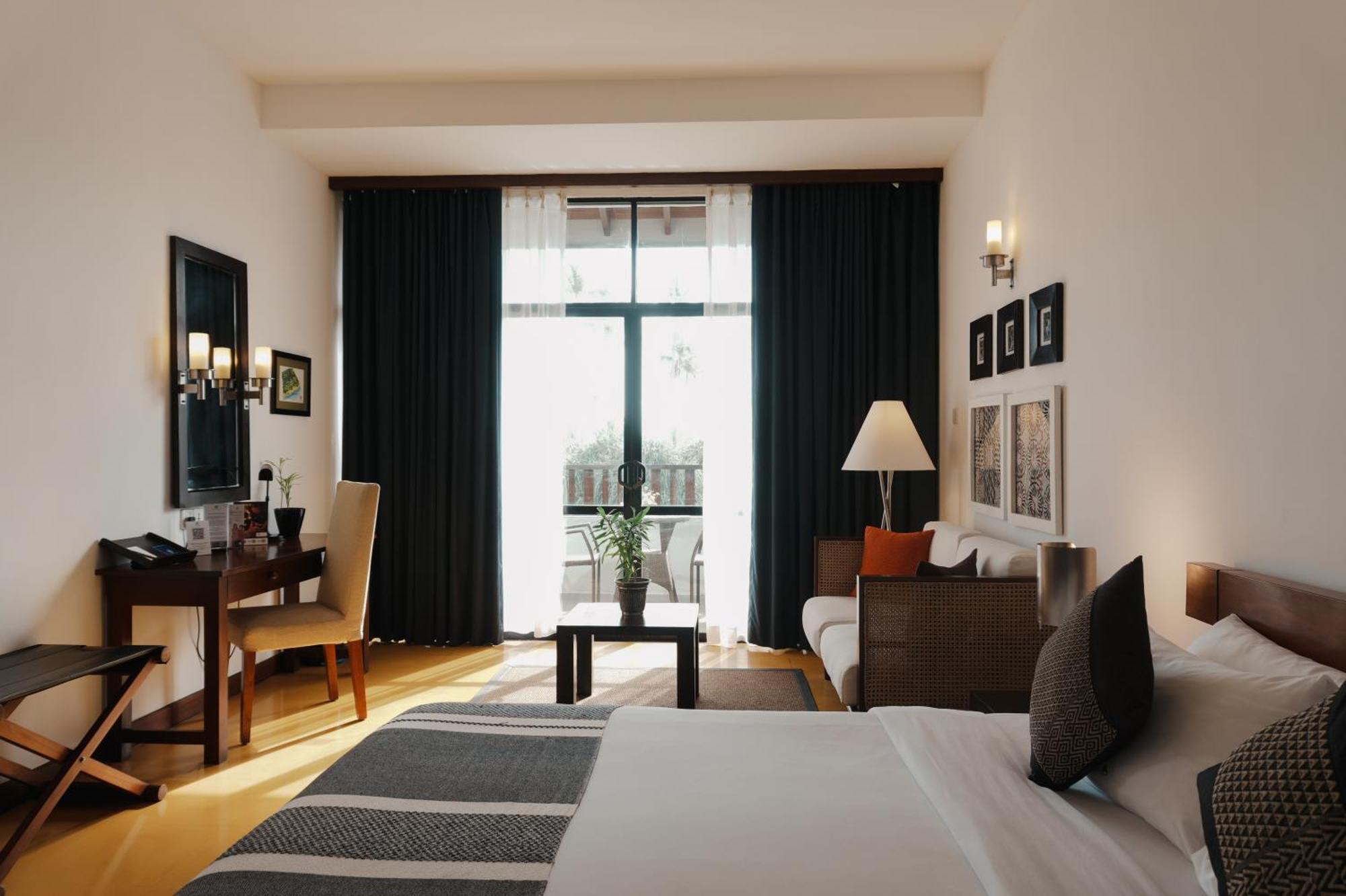 Deluxe Room Sea View – on Food Beverages