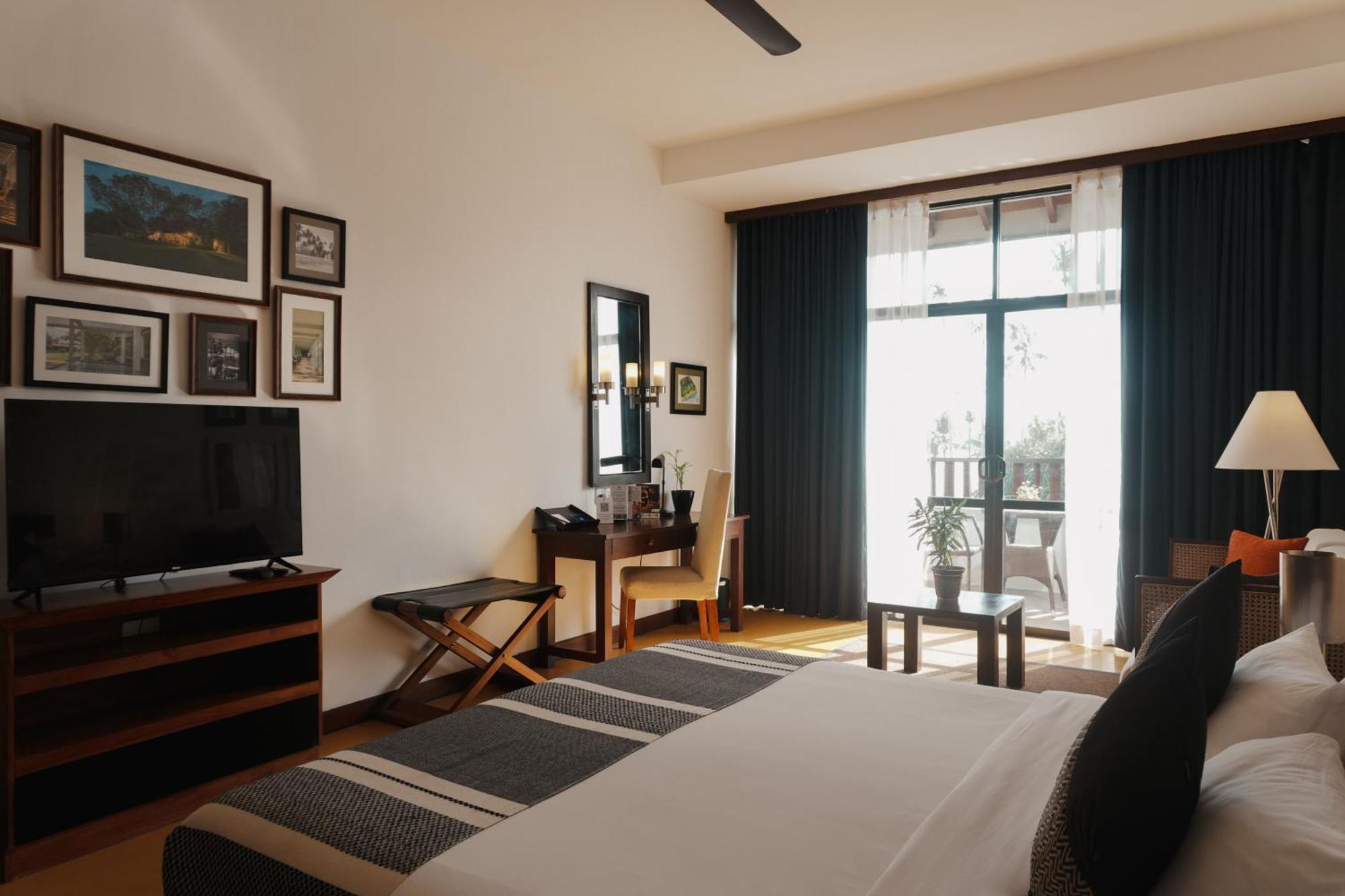 Deluxe Room Sea View – on Food Beverages