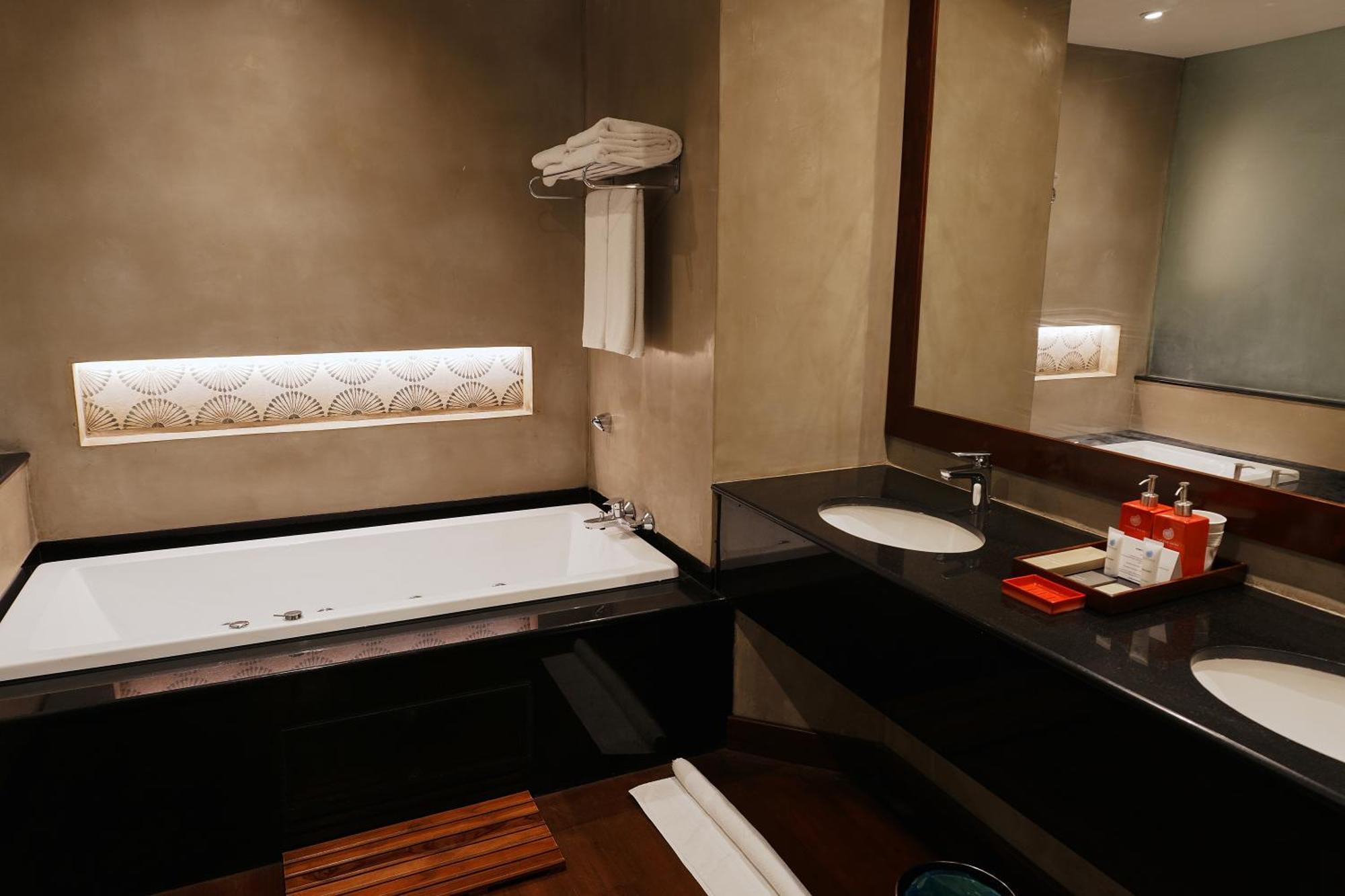 Executive Suite Sea View on Food Beverages