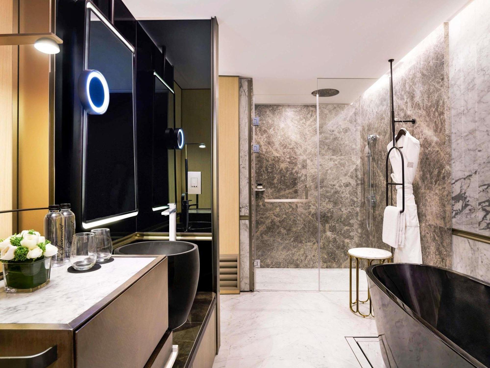 One-Bedroom Signature King Suite