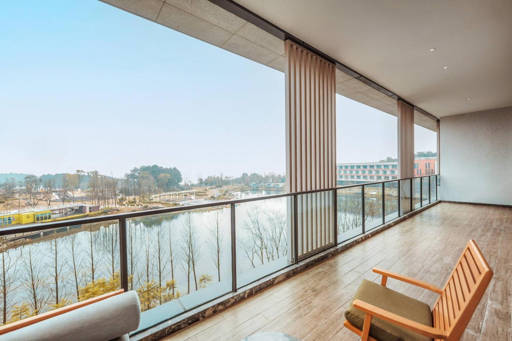 The Level Grand Suite Lake View