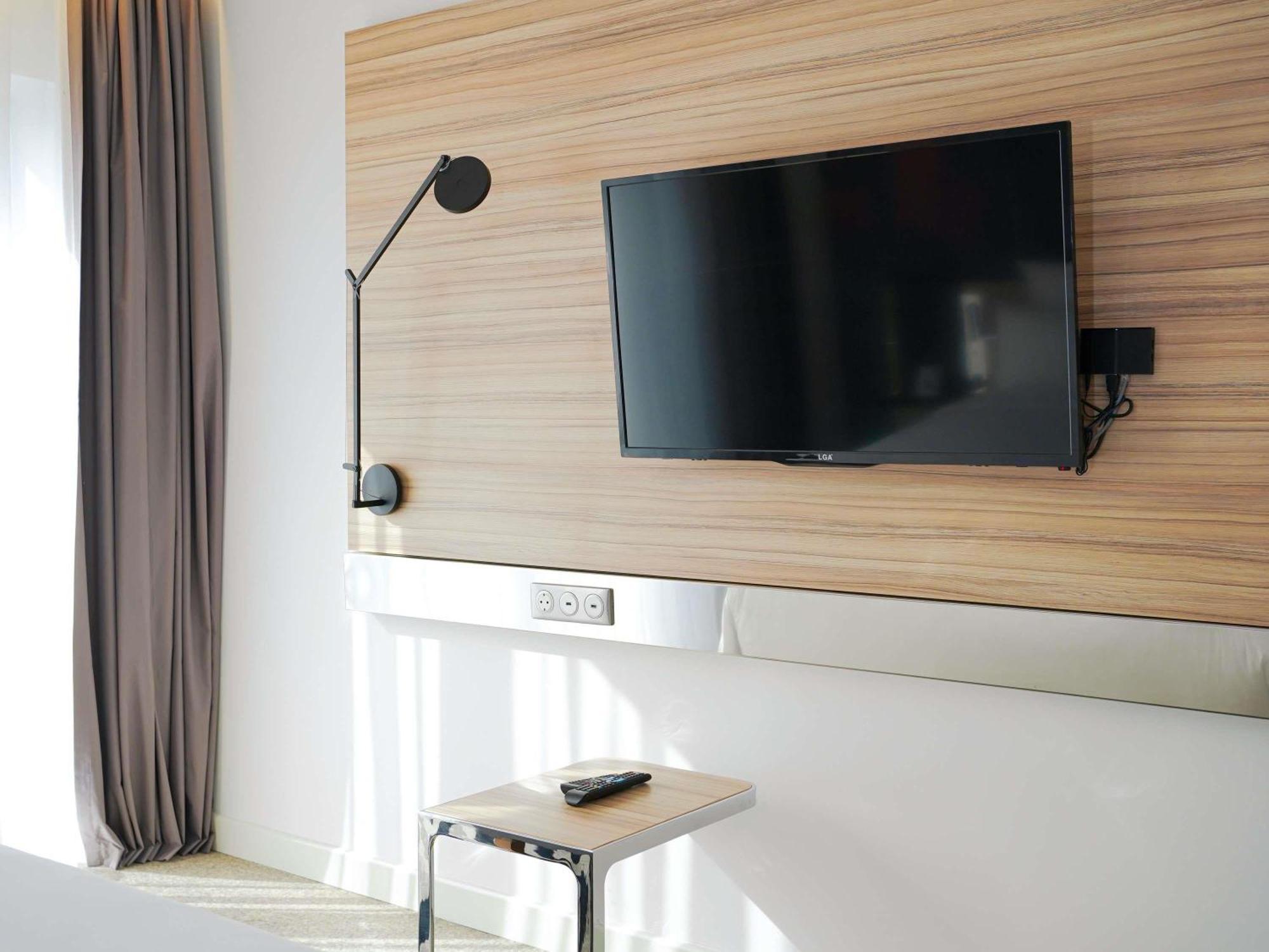 Apartment Queen Bed