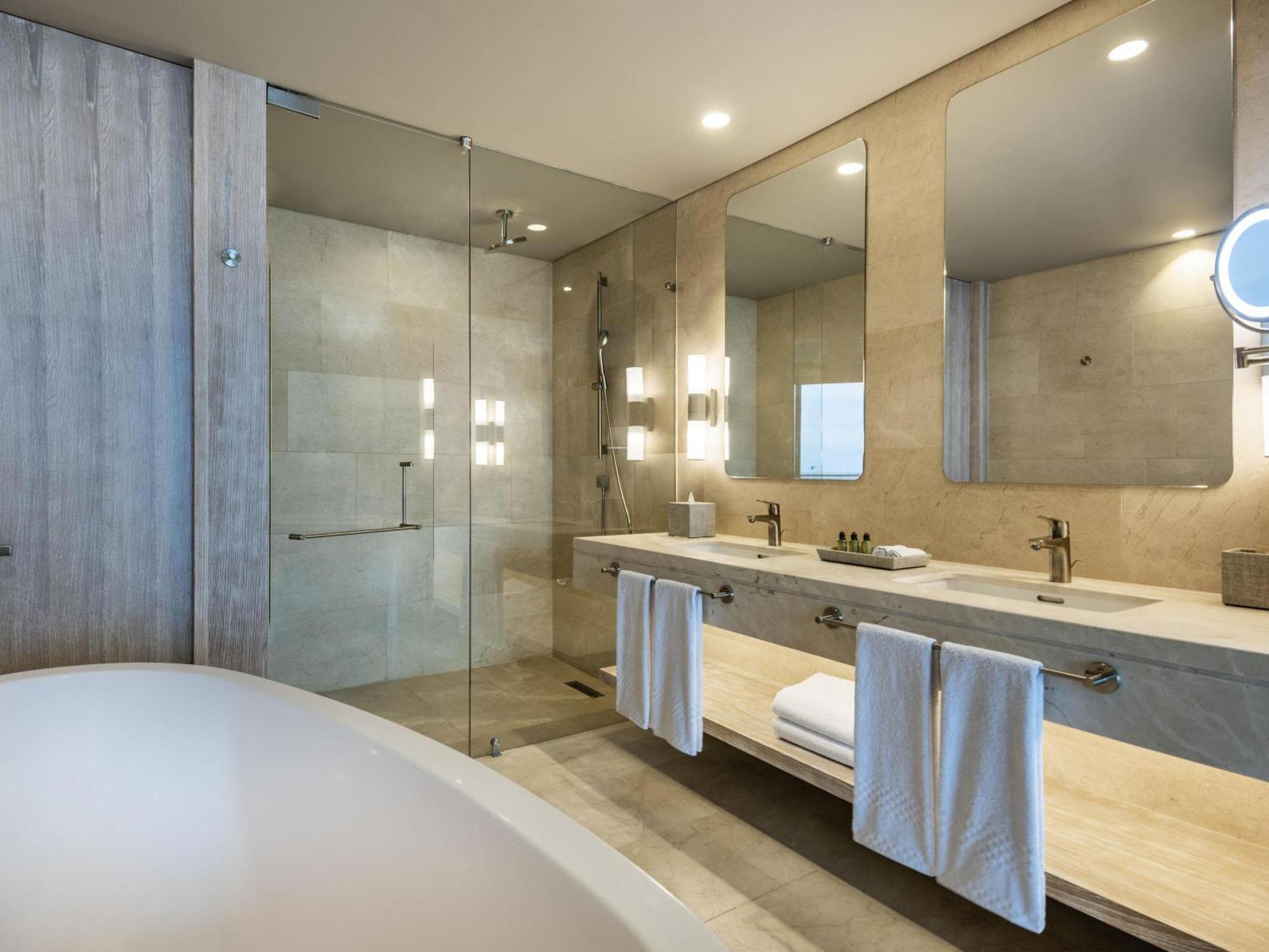 Junior King Suite Beach Front