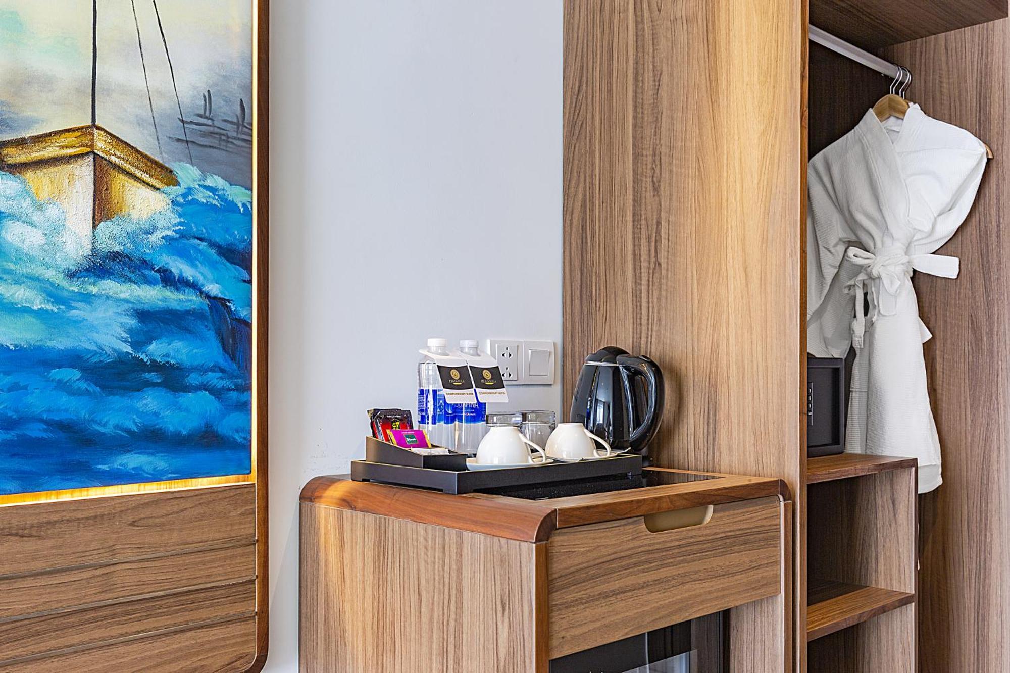 Deluxe Queen Room Ocean View Afternoon Tea
