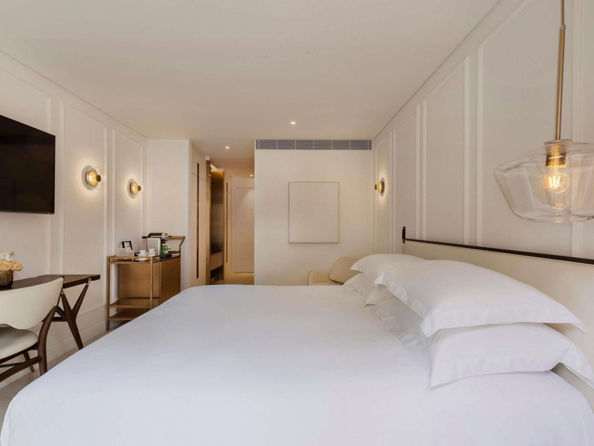 Superior Room One King Bed or Twin Beds