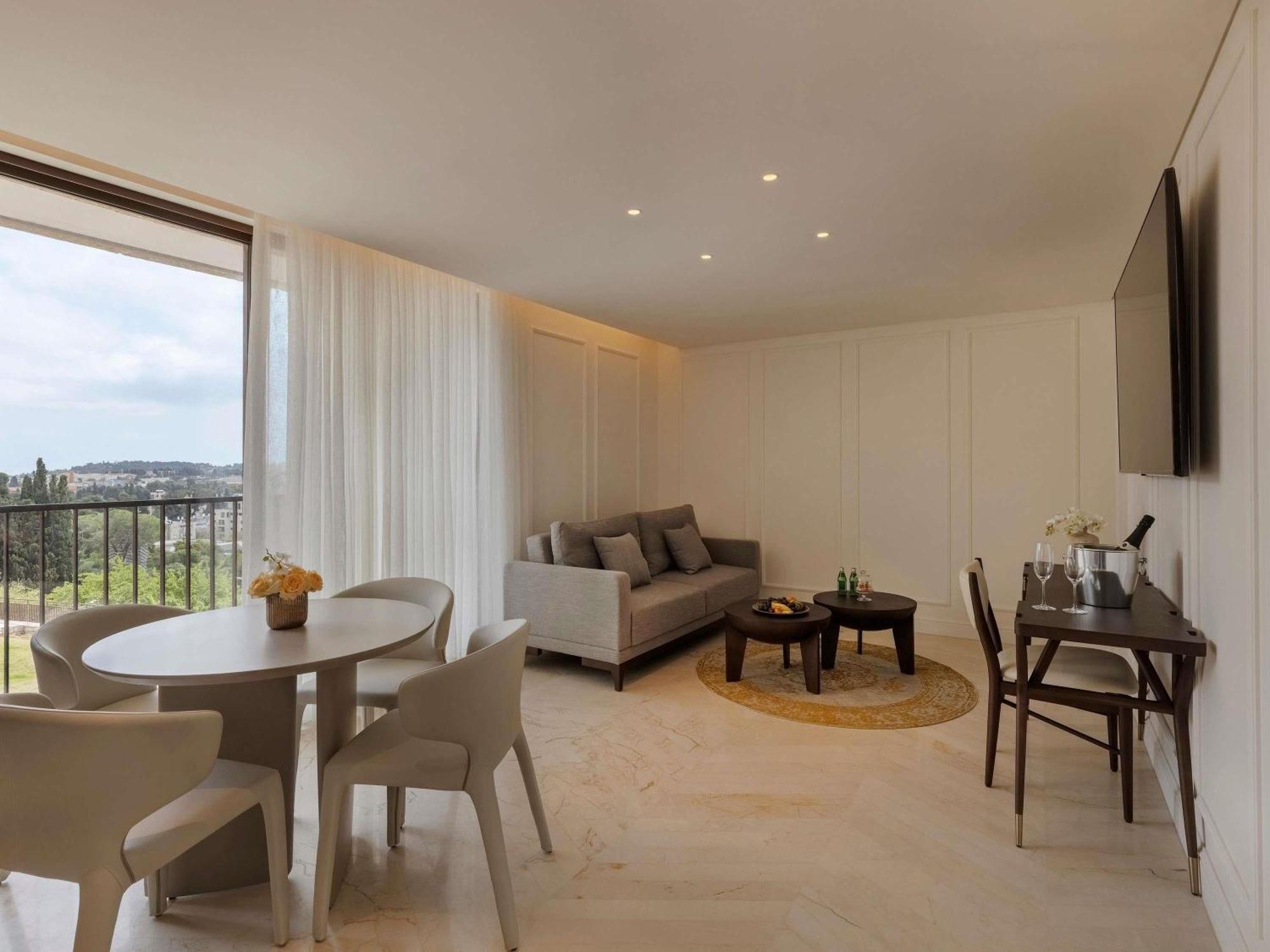 One Bedroom Suite One King Bed or Twin Beds Sofa Bed