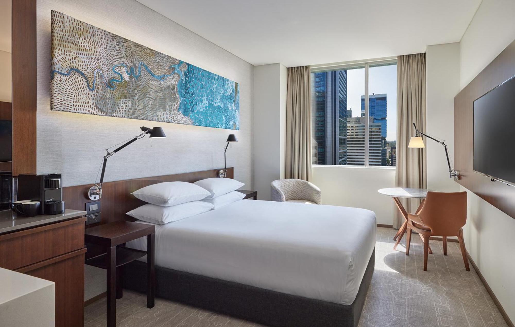 1 Queen Bed High Floor
