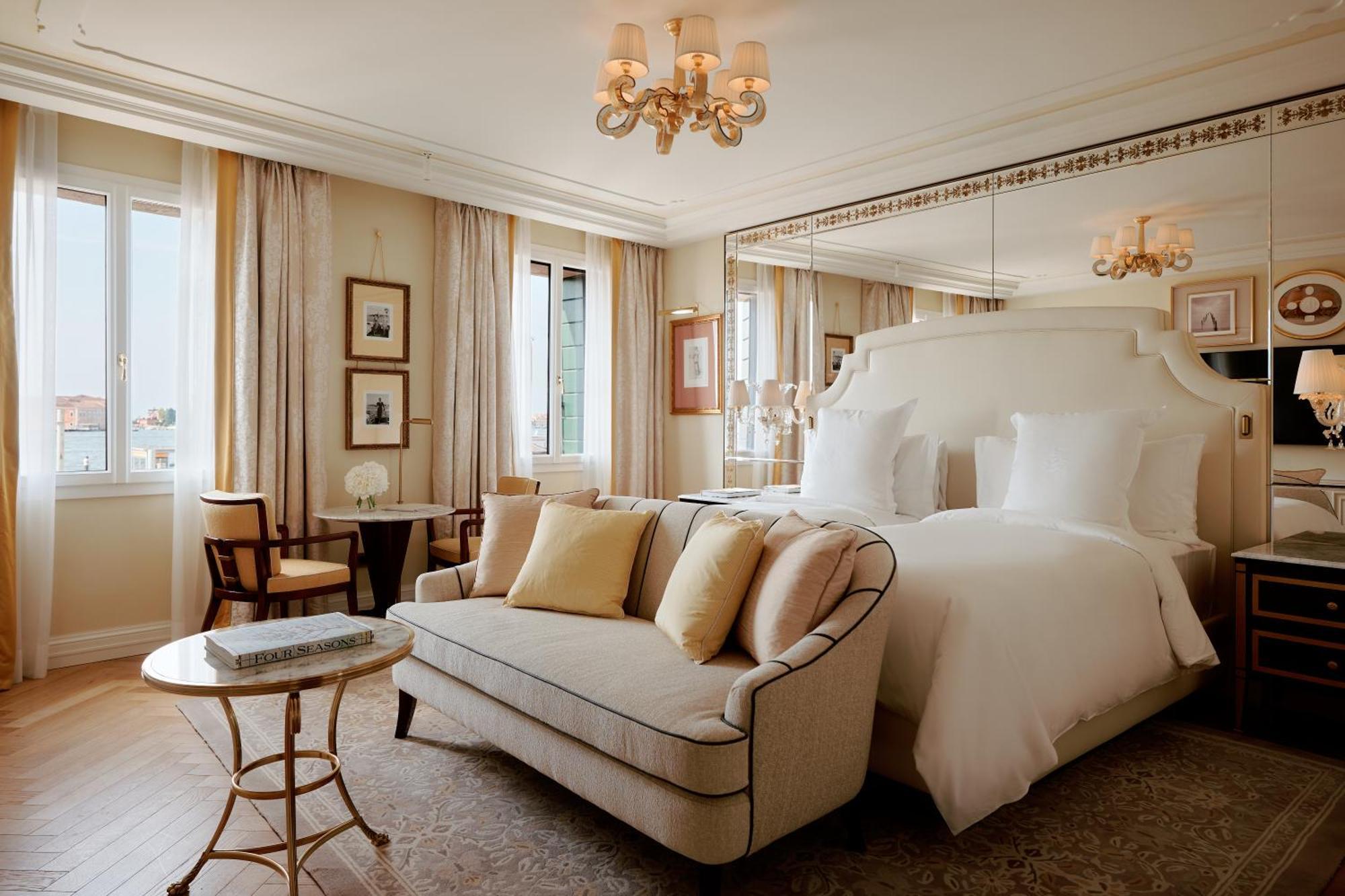 Premium Lagoon View Room Twin Beds
