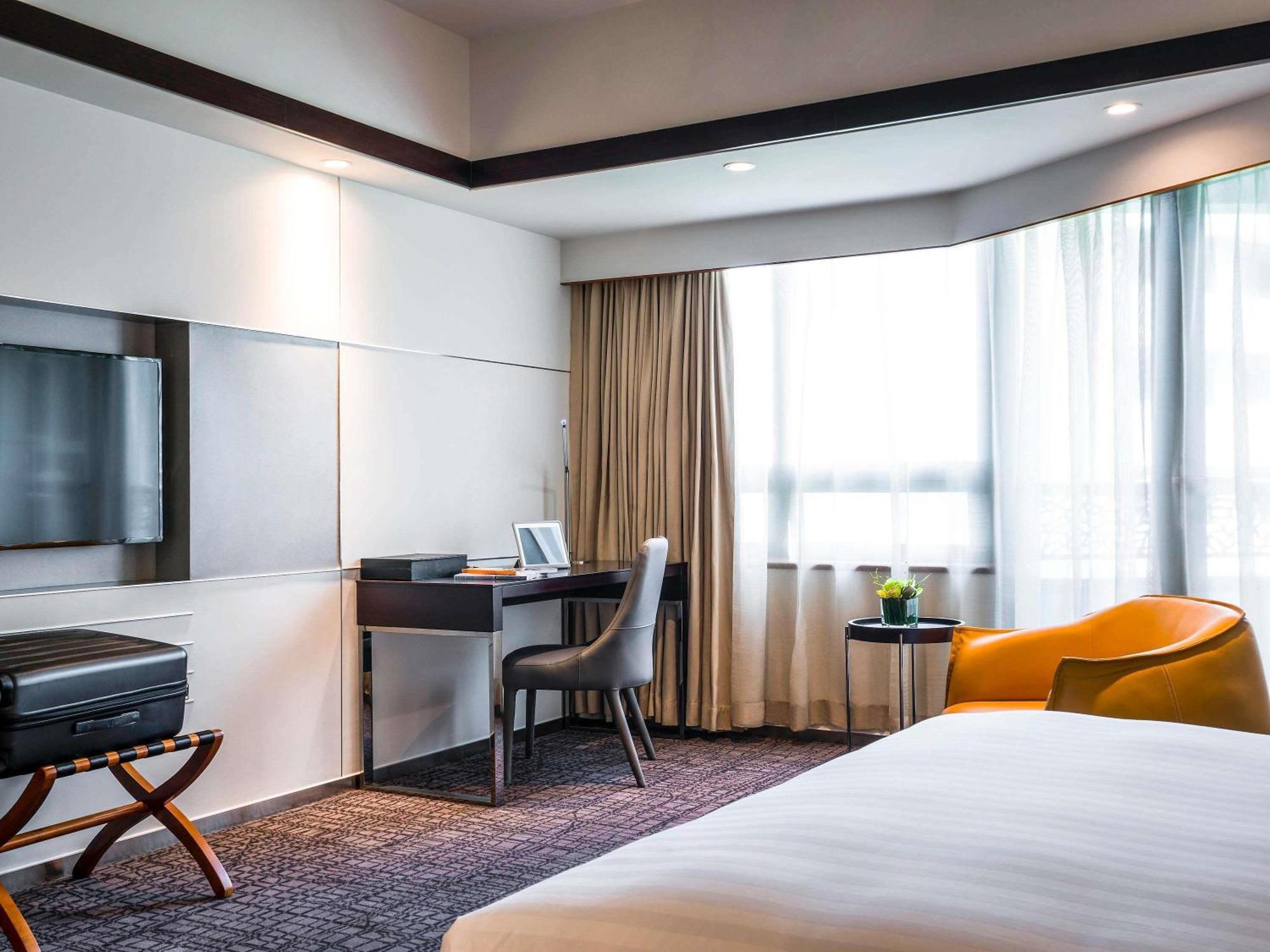 Deluxe King Room City View