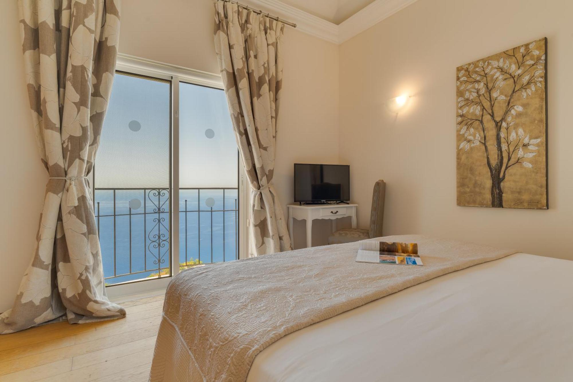 Three-Bedroom Villa Sea View