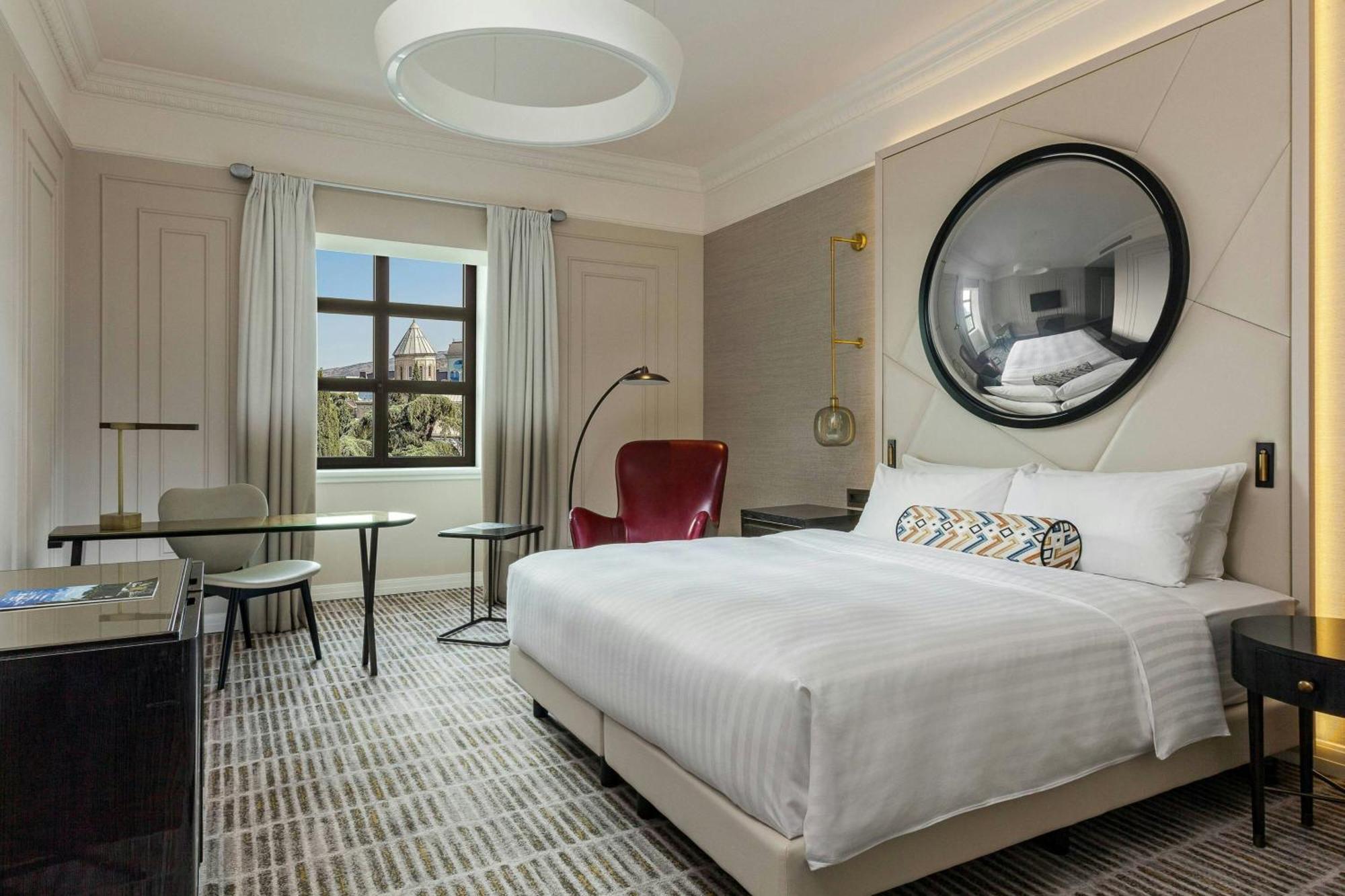 Deluxe Room 1 King