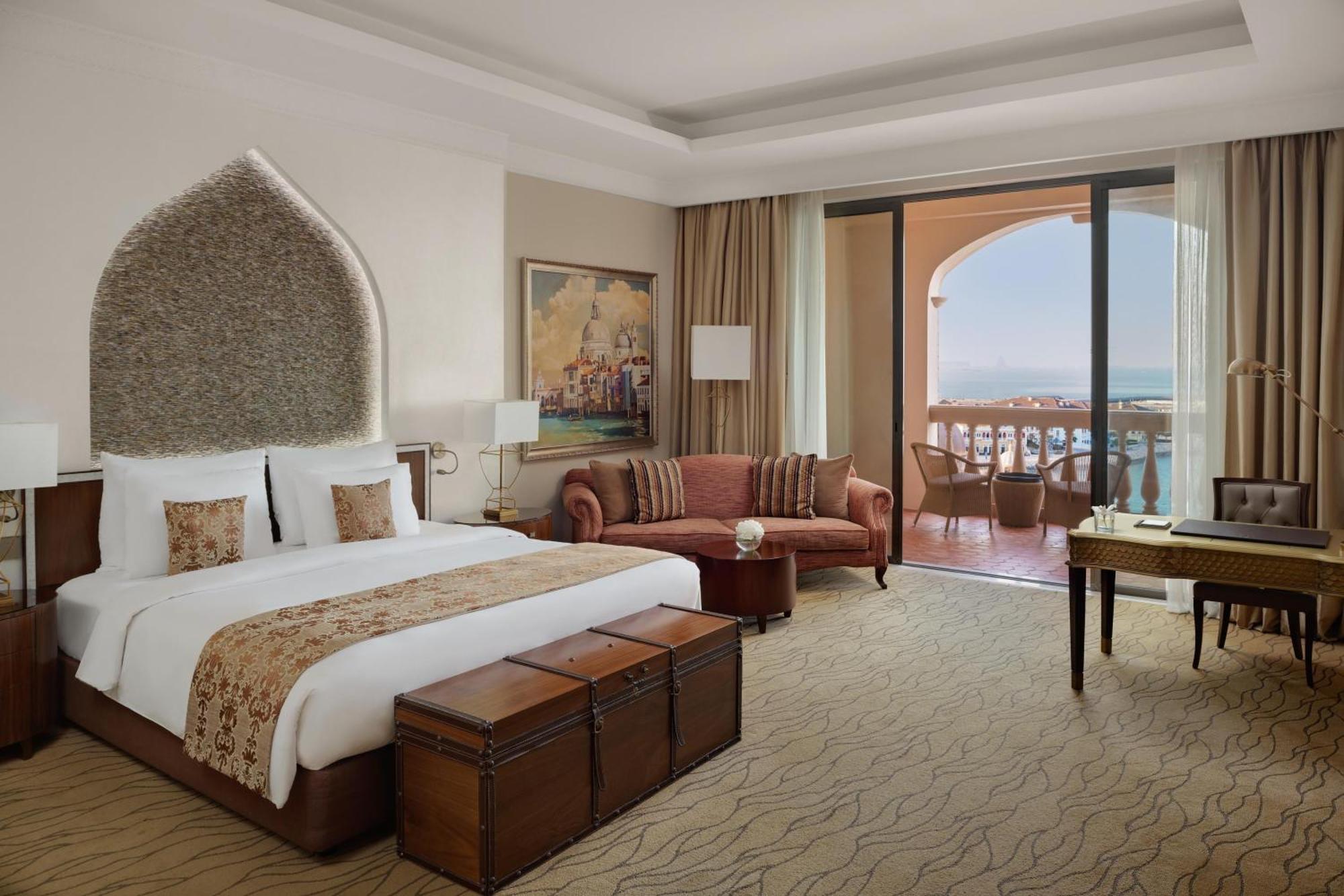 Deluxe Pool View Room King