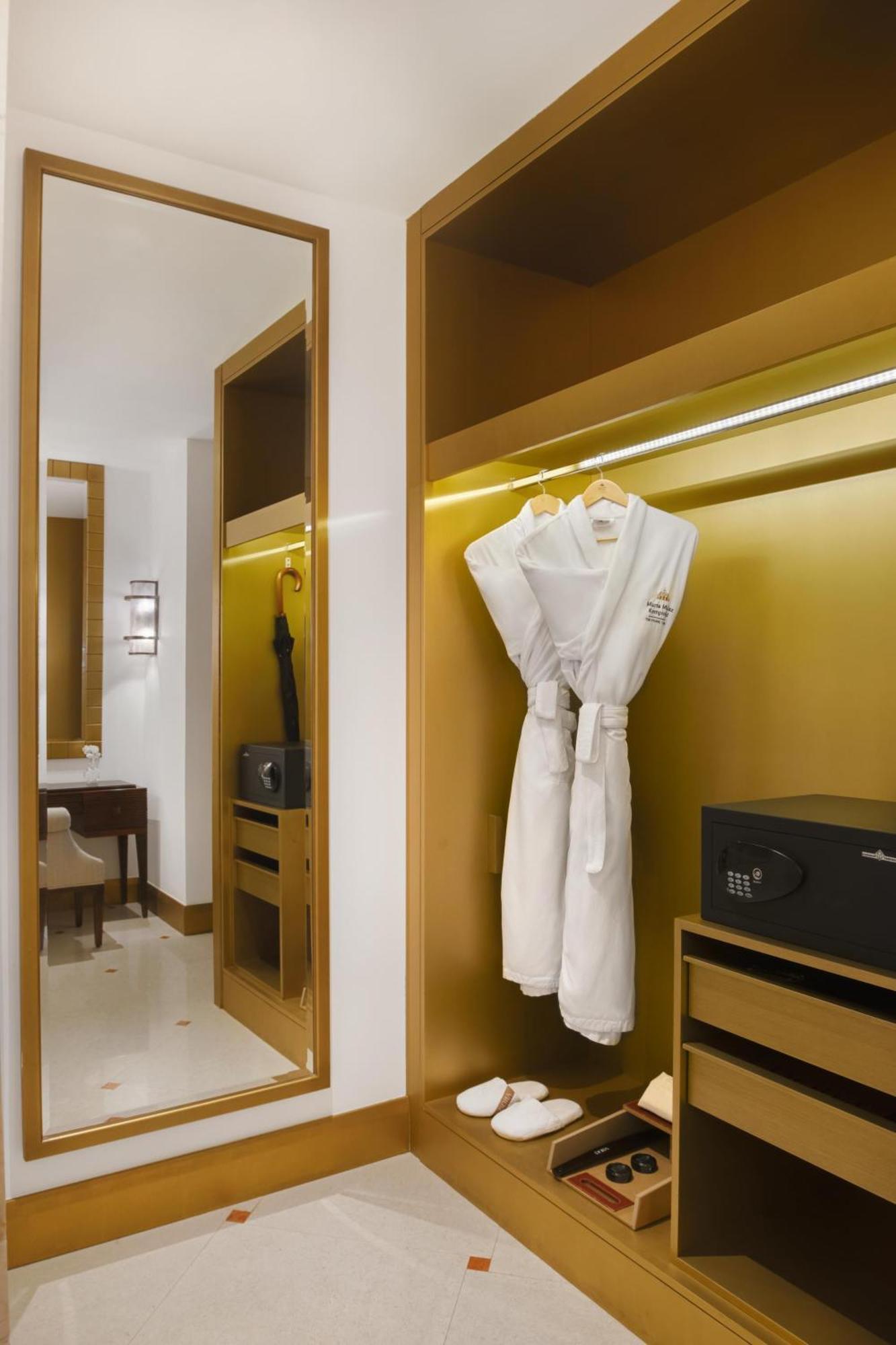 Deluxe Pearl View Room Twin