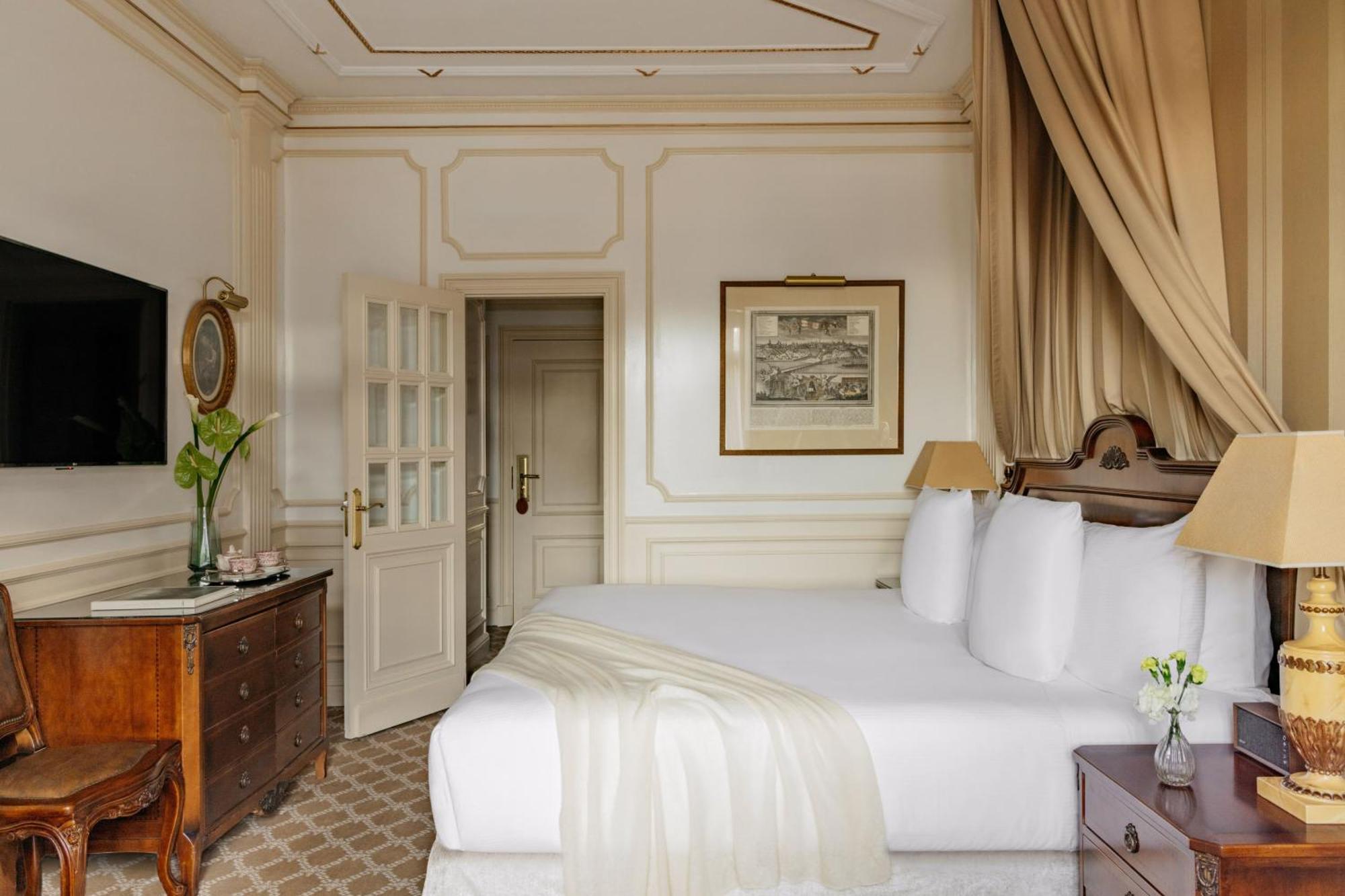 Supreme Room