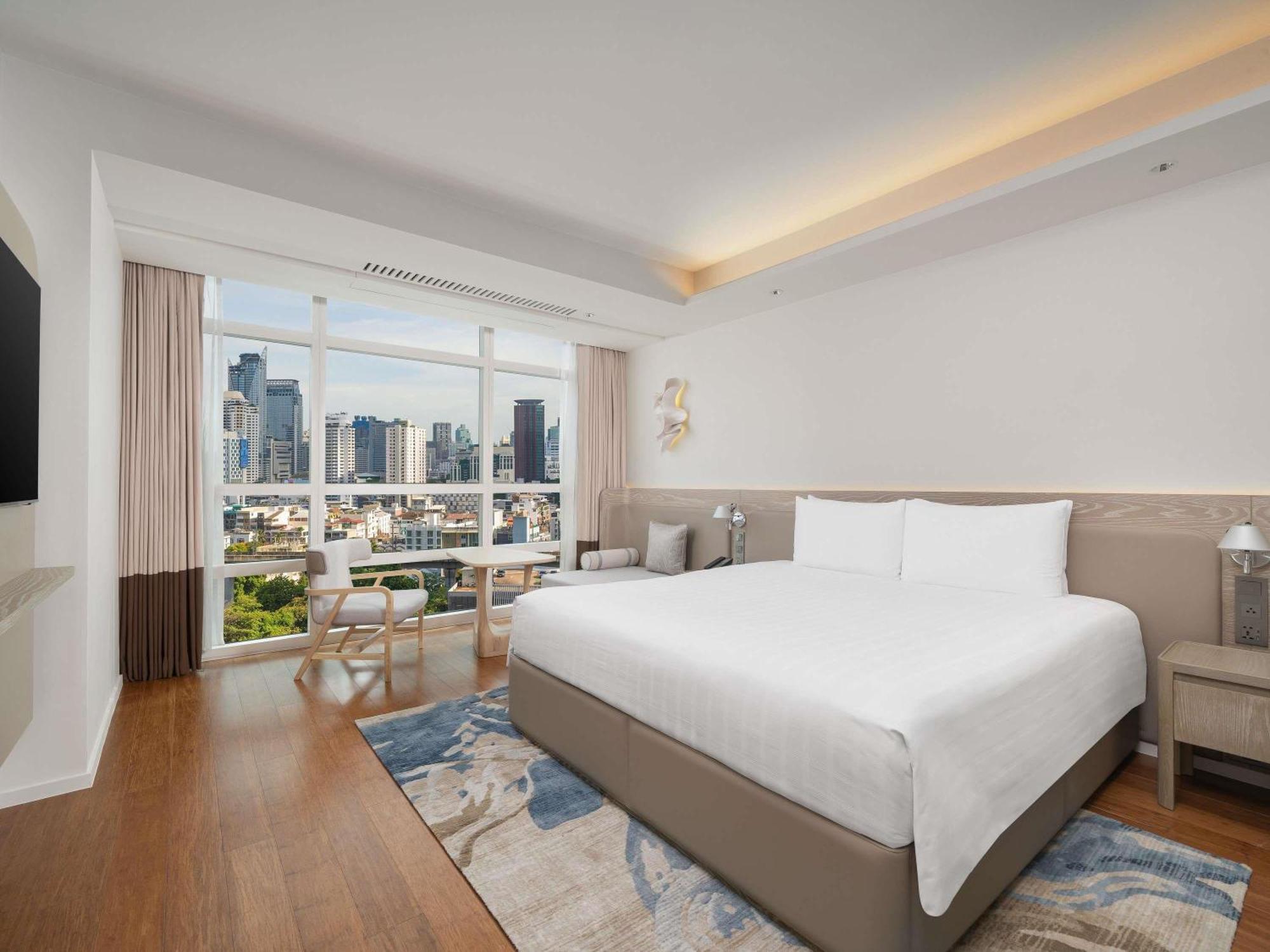 Premier Deluxe Double Room City View