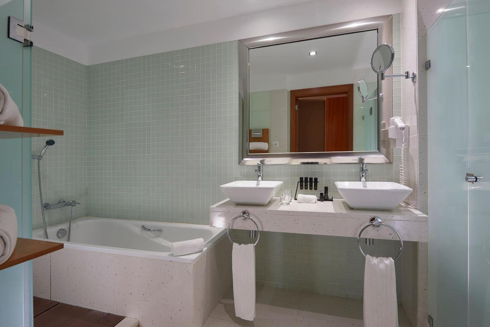 Quarto Melia com Vista Mar Lateral