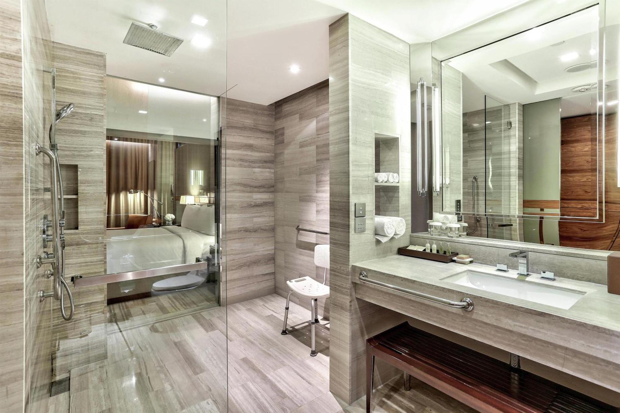 Deluxe King Room Mobility Accessible