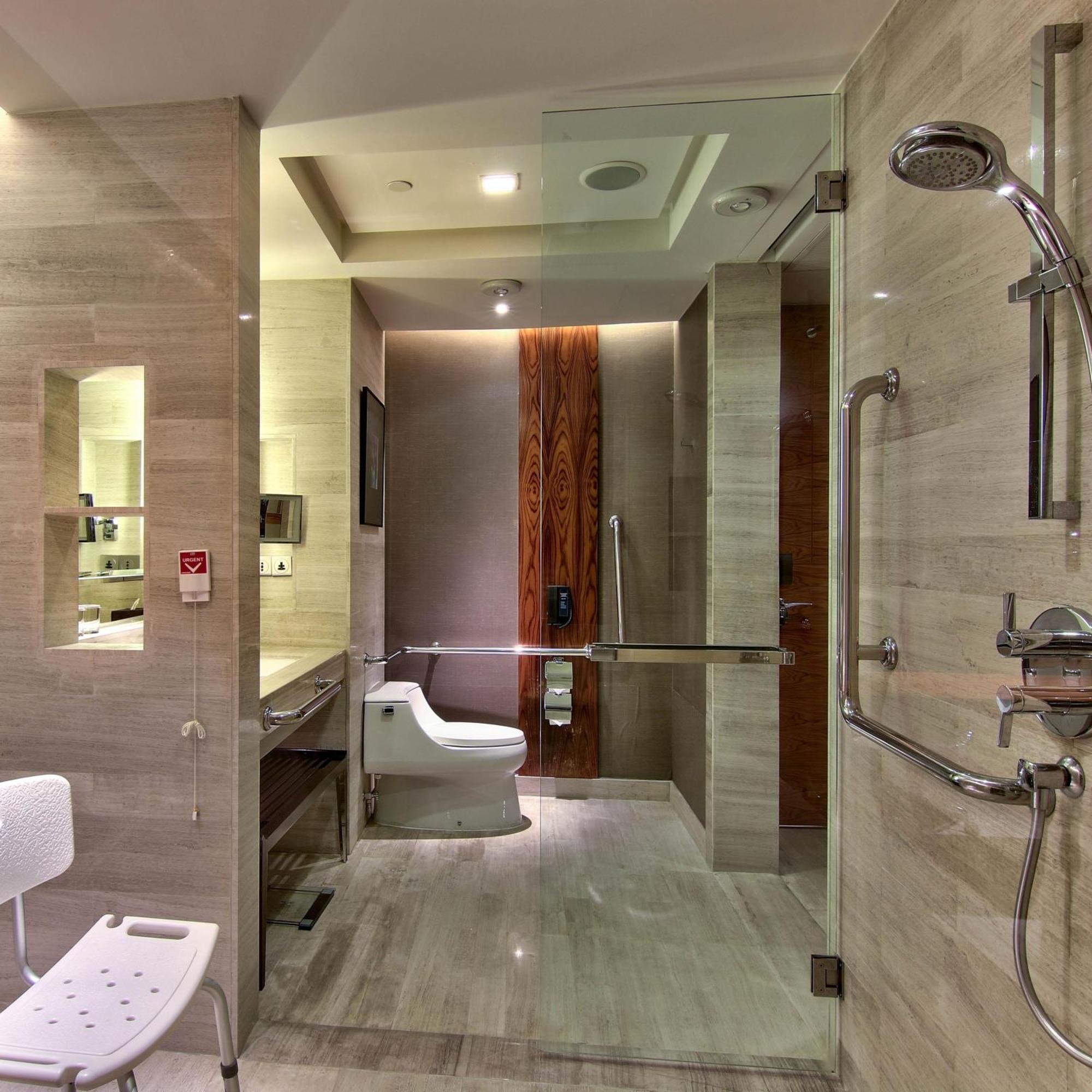 Deluxe King Room Mobility Accessible