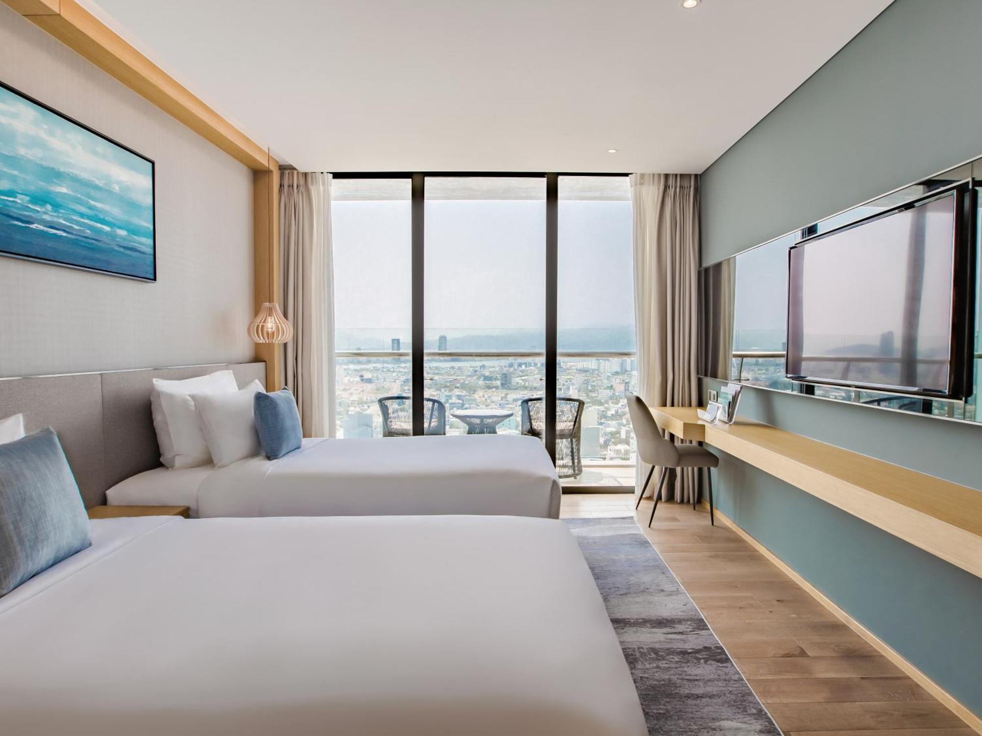 Superior Twin Room Balcony City View