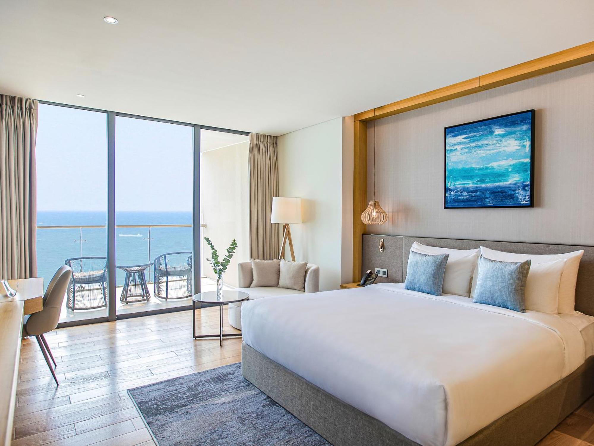 Superior King Room Balcony Ocean View