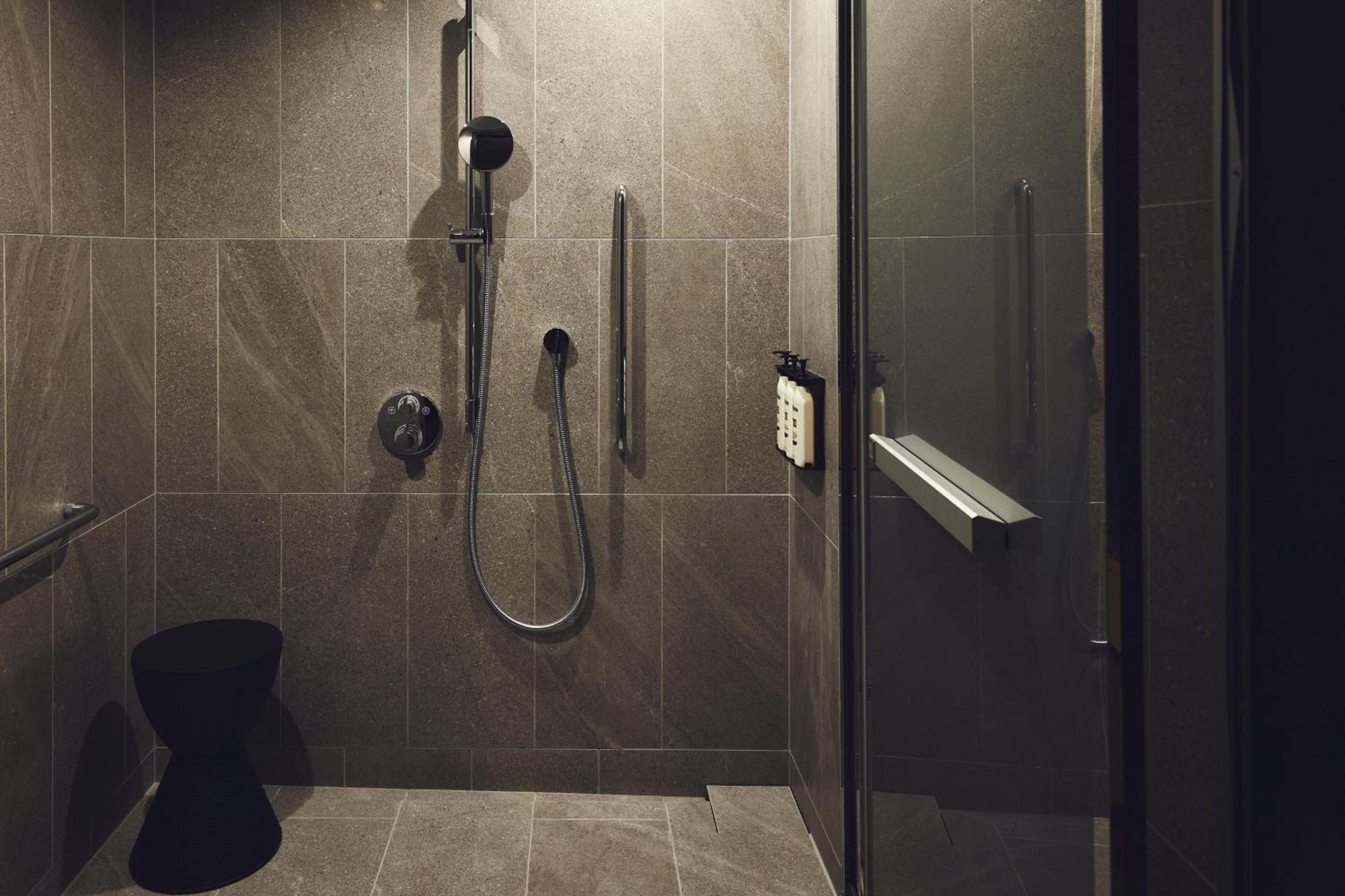 Premium Queen Room Accessible