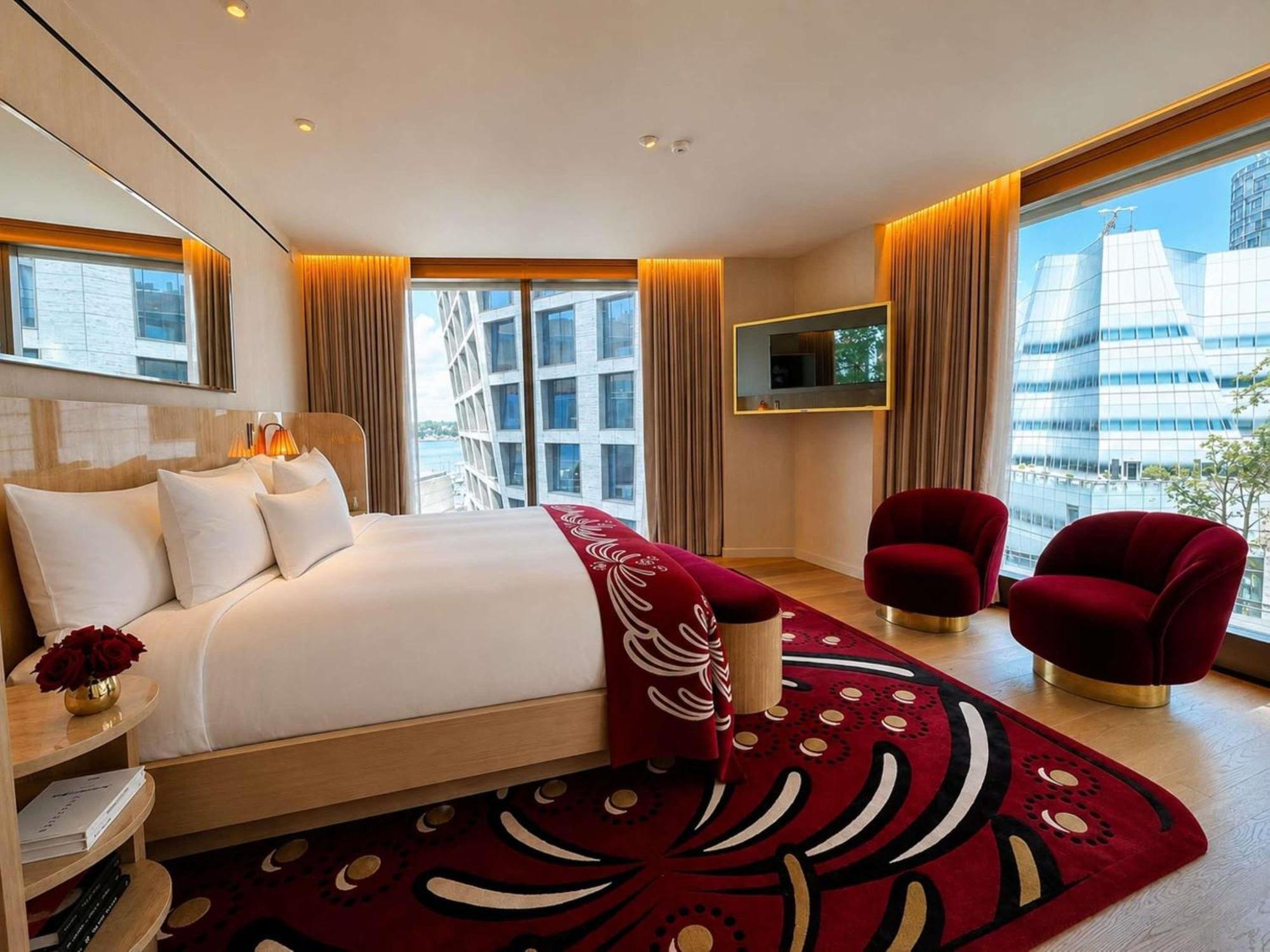 Hudson River Corner King Room