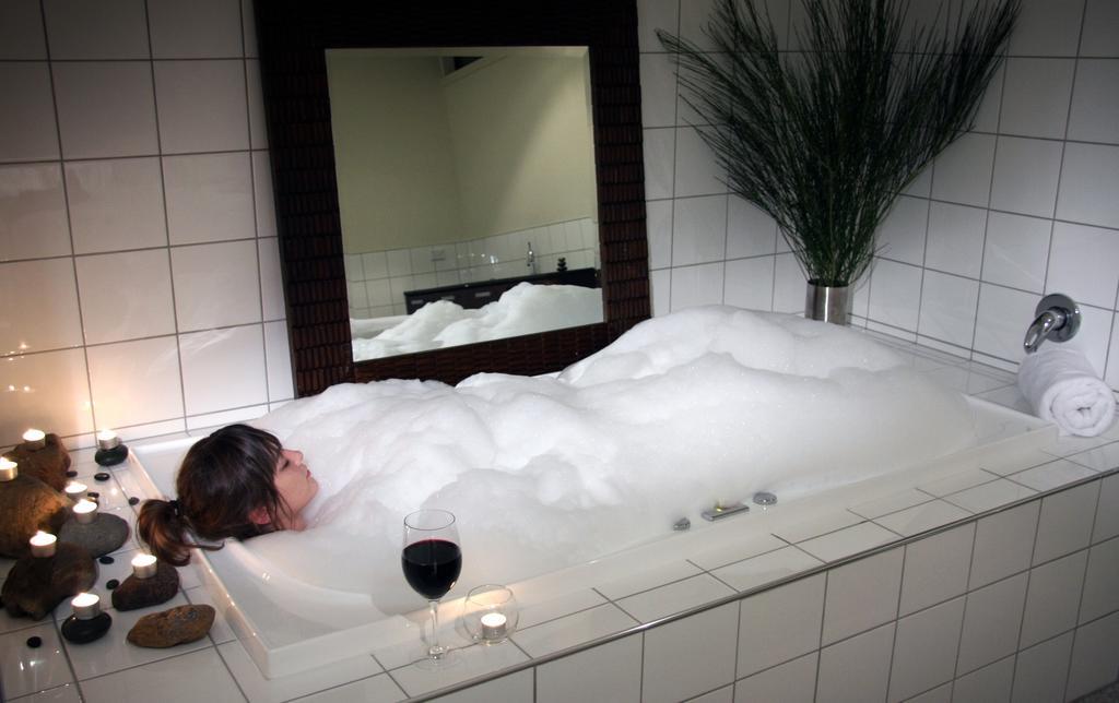 Accessible Spa Suite,394146435:JPEG