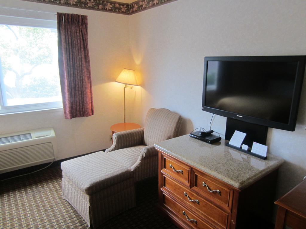 Classic Queen Room Two Queen Beds Sea View
