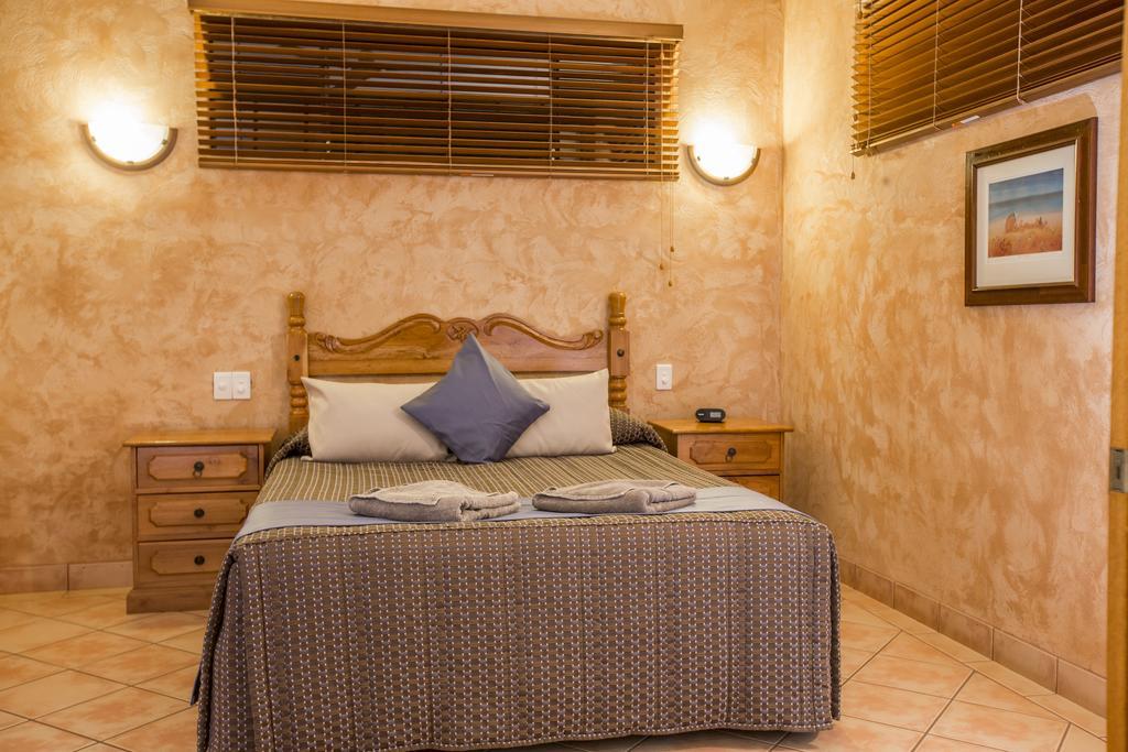 Luxury One-Bedroom Apartment,698492667:JPEG