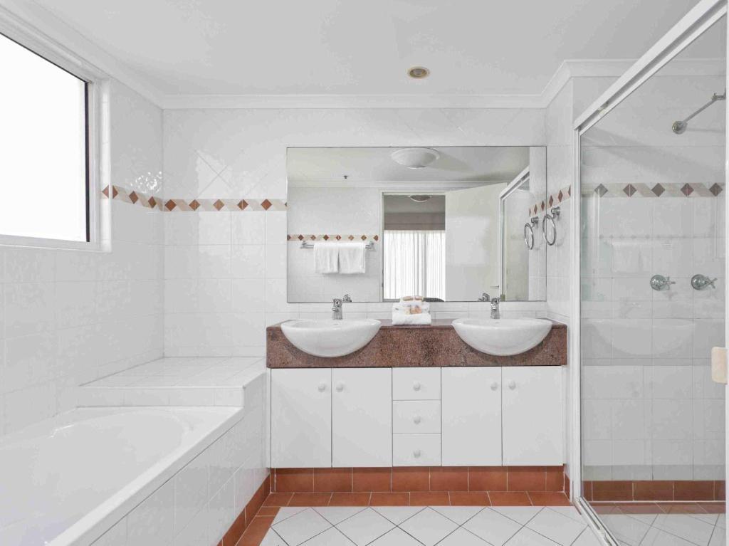 Two-Bedroom Apartment with Partial Ocean View - Low Floor