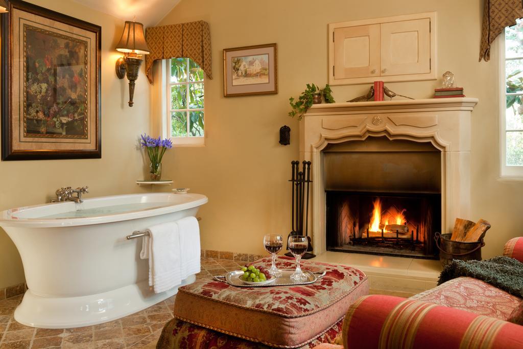 Deluxe Queen Suite ( 2nd Floor )