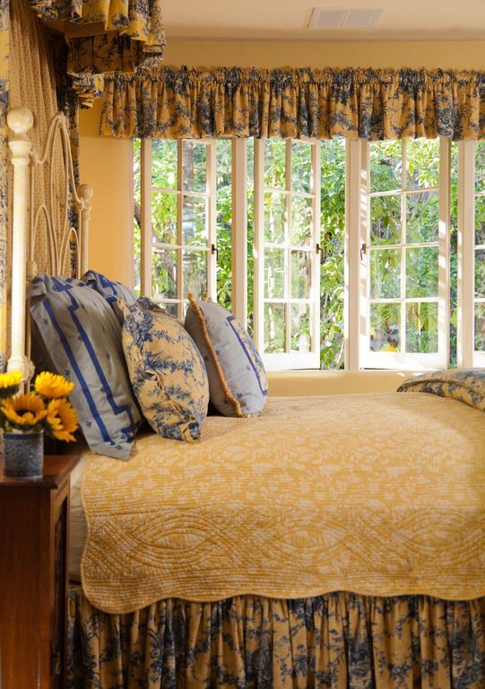 Standard Queen Room 2nd Floor