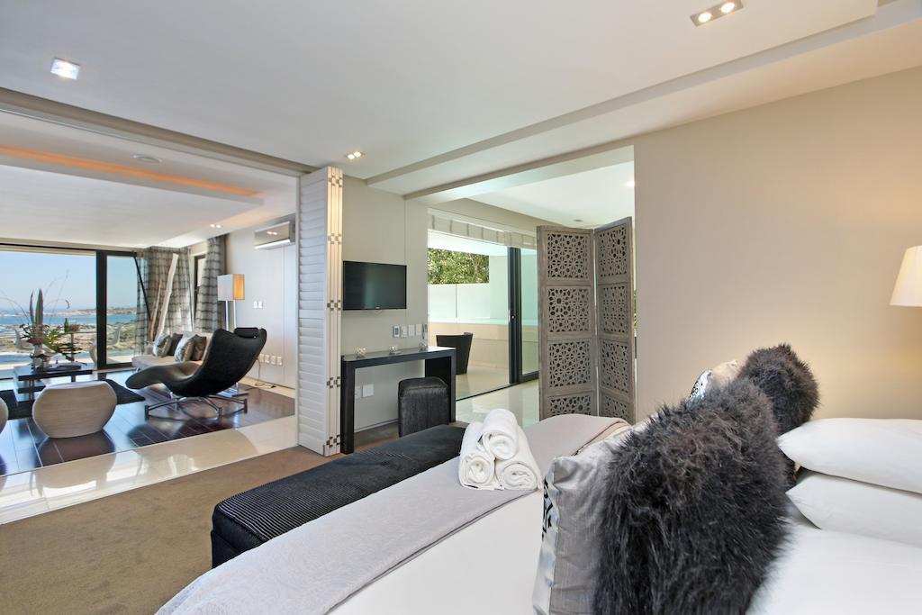 Luxury Pool Suite
