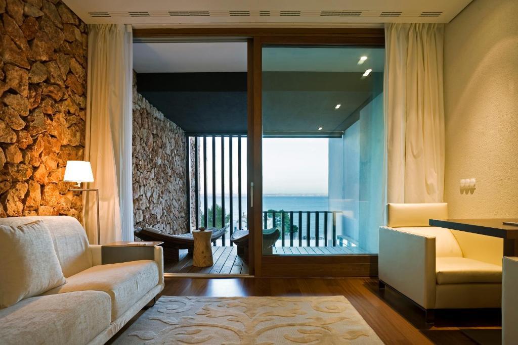 Deluxe Double Room with terrace and pool,569329455:JPEG