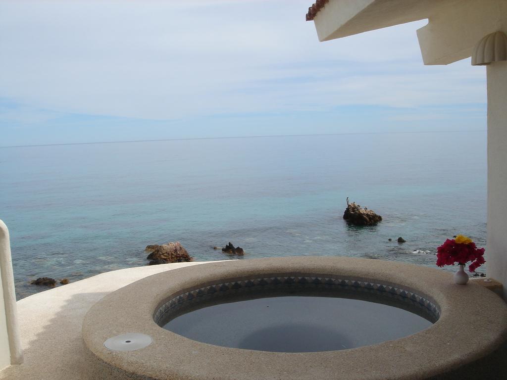 Suite Hot Tub,687991875:JPEG